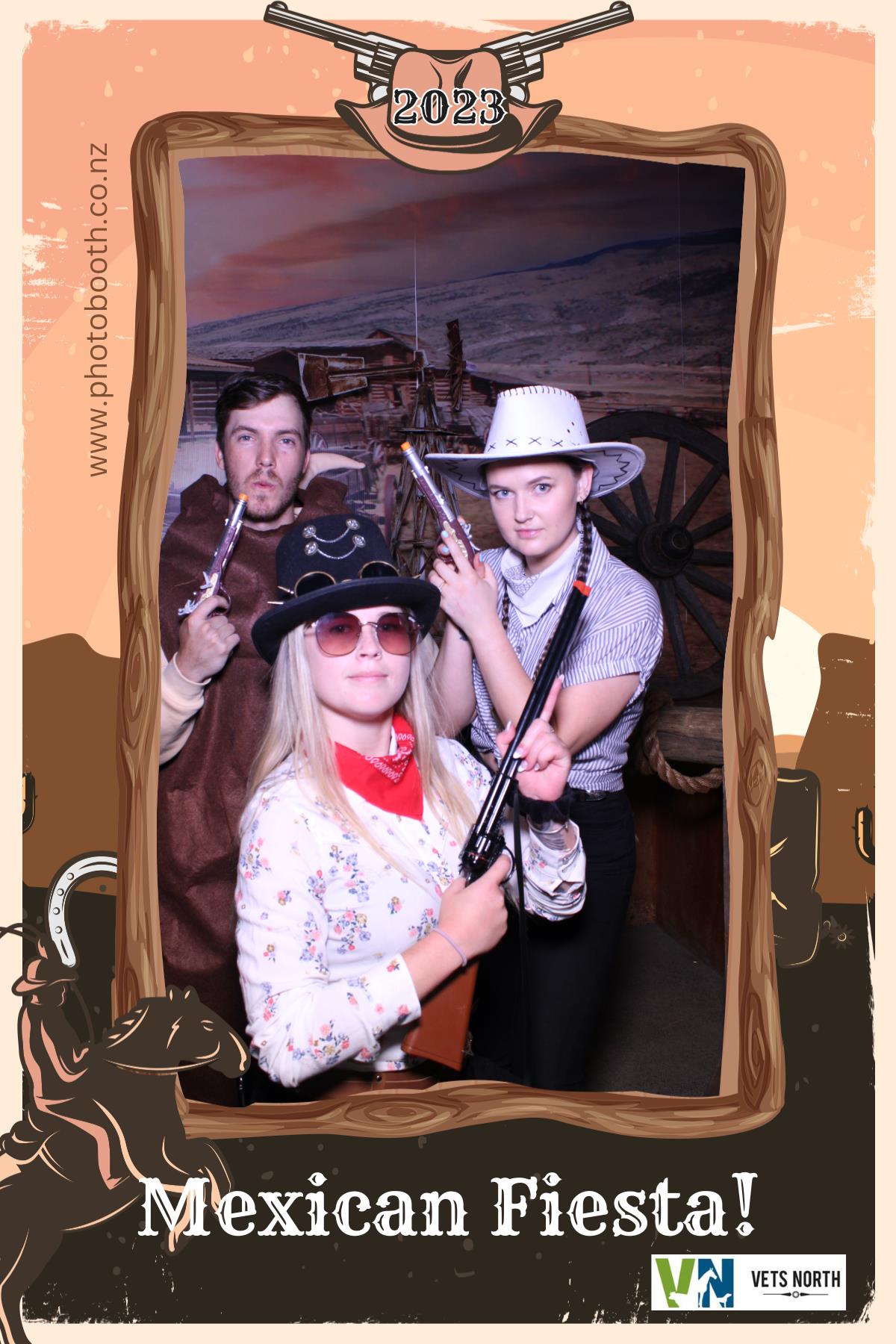 Vets North Christmas Party | View more photos from the event at gallery.photobooth.co.nz/u/SelfieCentral/Vets-North-Christmas-Party