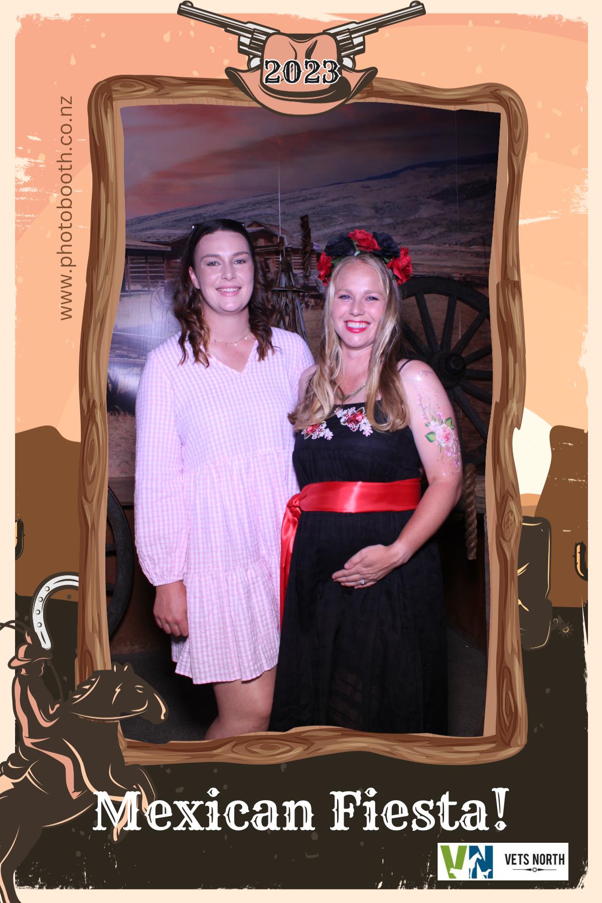 Vets North Christmas Party | View more photos from the event at gallery.photobooth.co.nz/u/SelfieCentral/Vets-North-Christmas-Party