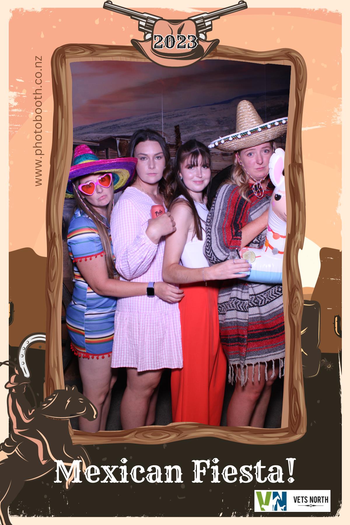 Vets North Christmas Party | View more photos from the event at gallery.photobooth.co.nz/u/SelfieCentral/Vets-North-Christmas-Party