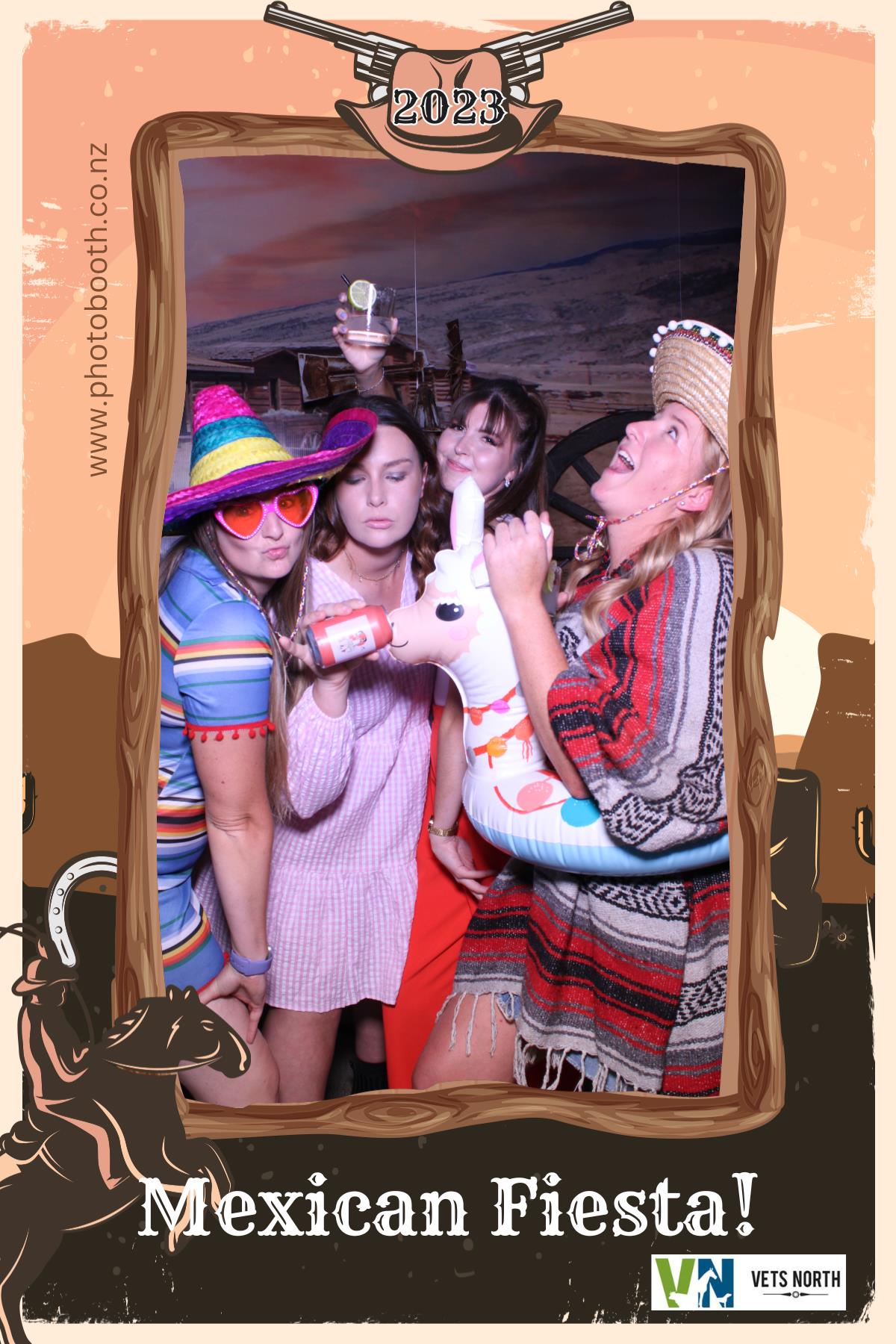 Vets North Christmas Party | View more photos from the event at gallery.photobooth.co.nz/u/SelfieCentral/Vets-North-Christmas-Party