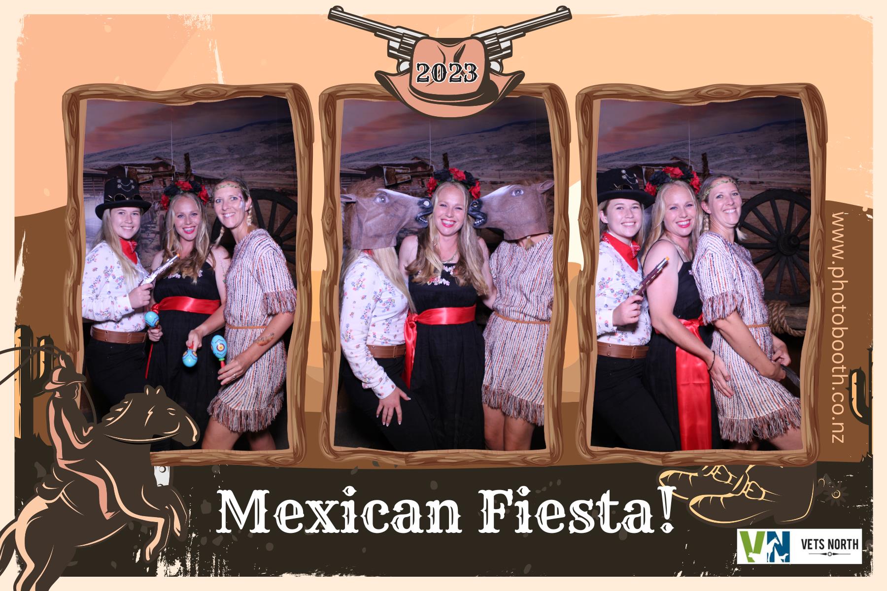 Vets North Christmas Party | View more photos from the event at gallery.photobooth.co.nz/u/SelfieCentral/Vets-North-Christmas-Party