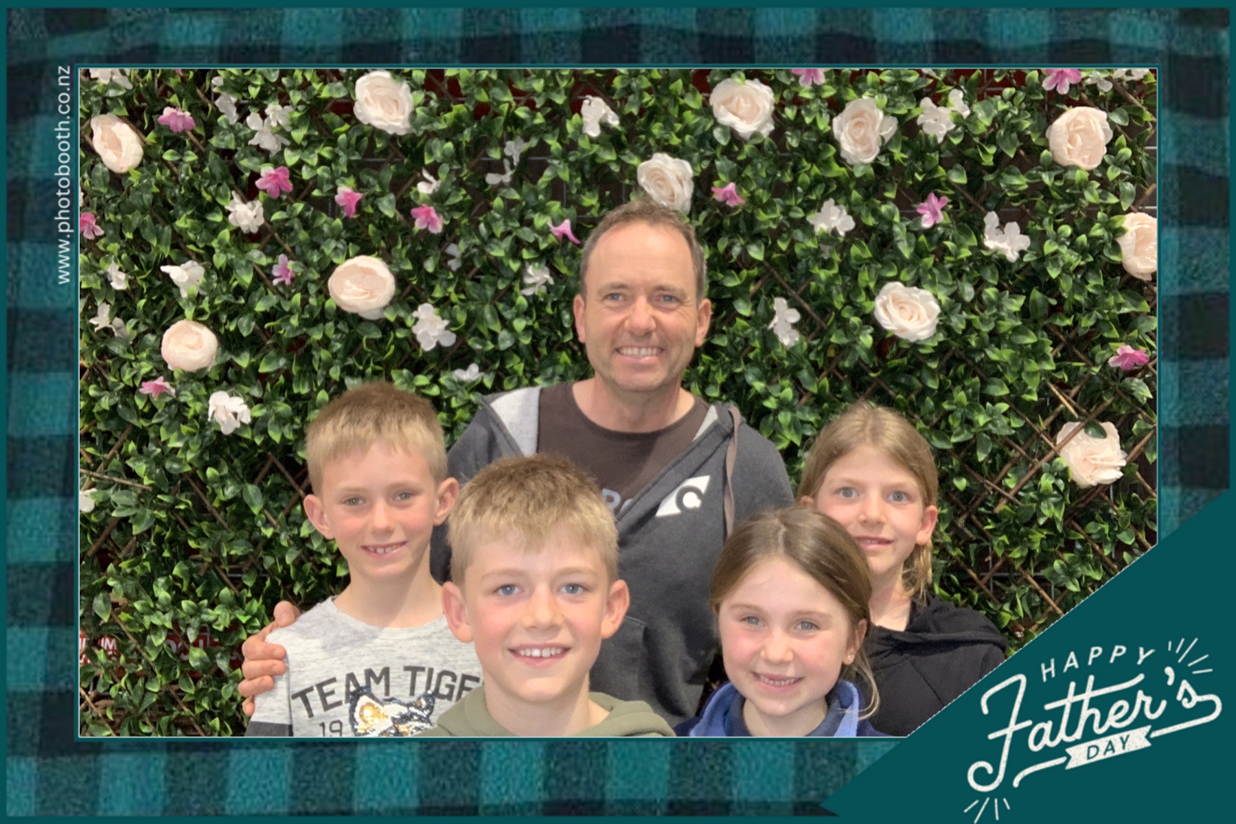 Bunnings Father's Day Family NIght | View more photos from the event at gallery.photobooth.co.nz/u/SelfieCentral/Bunnings-Fathers-Day-Family-NIght