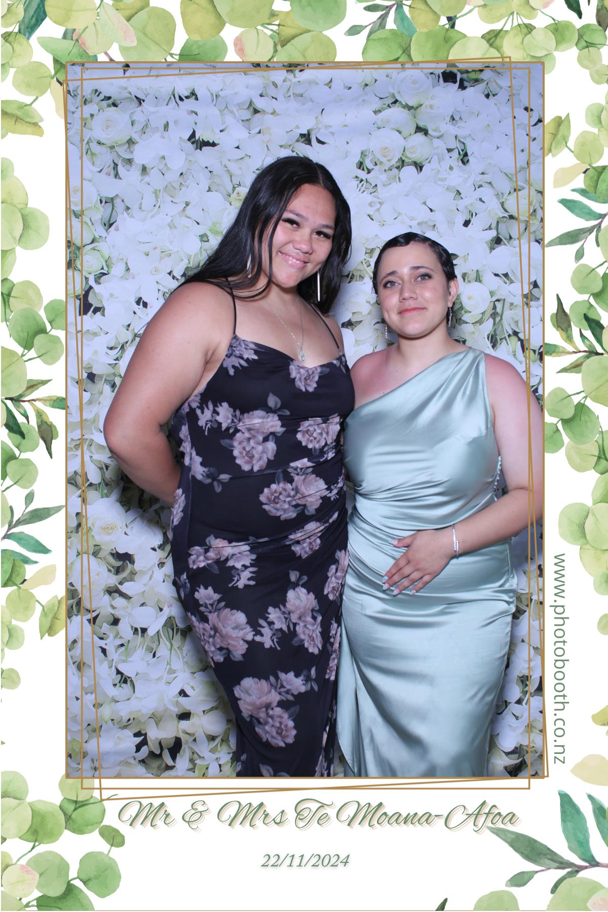 Mr & Mrs Te Moana-Afoa's Wedding | View more photos from the event at gallery.photobooth.co.nz/u/SelfieCentral/Mr-Mrs-Te-Moana-Afoas-Wedding