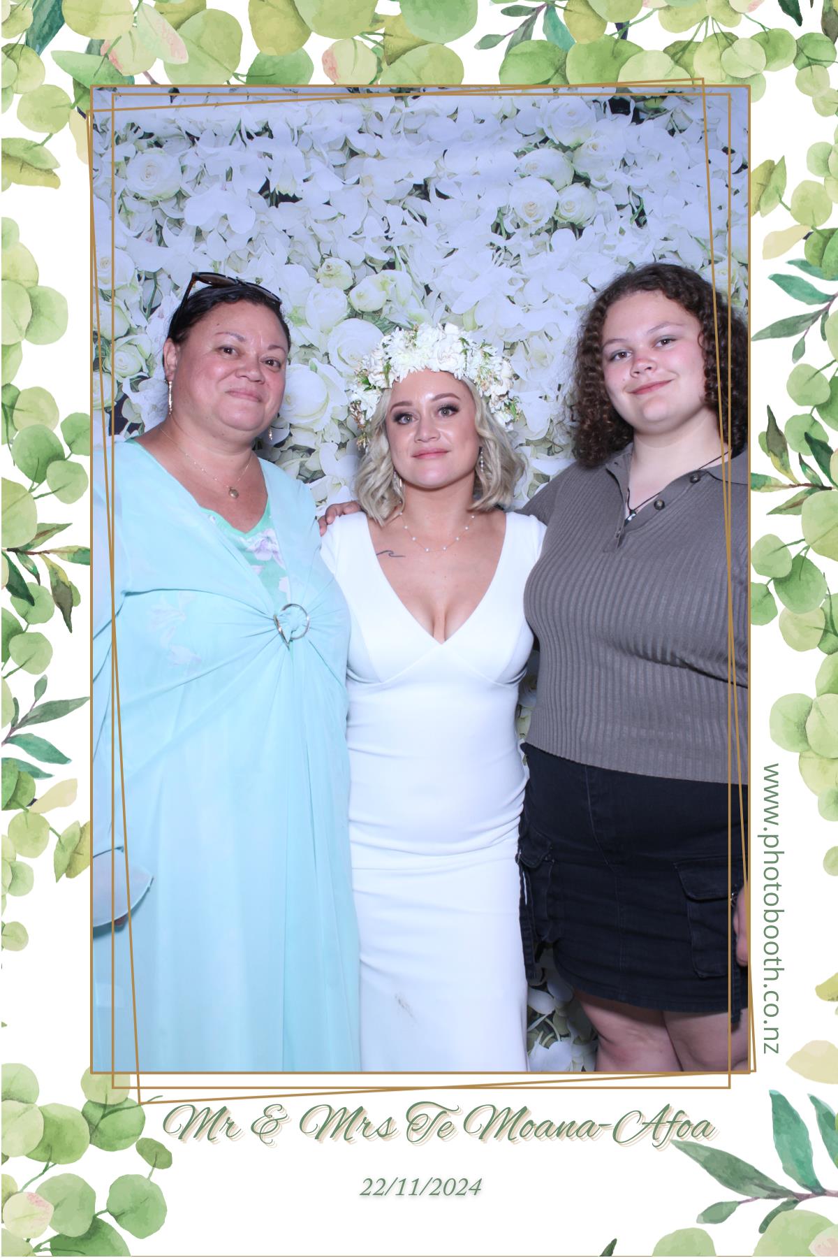 Mr & Mrs Te Moana-Afoa's Wedding | View more photos from the event at gallery.photobooth.co.nz/u/SelfieCentral/Mr-Mrs-Te-Moana-Afoas-Wedding