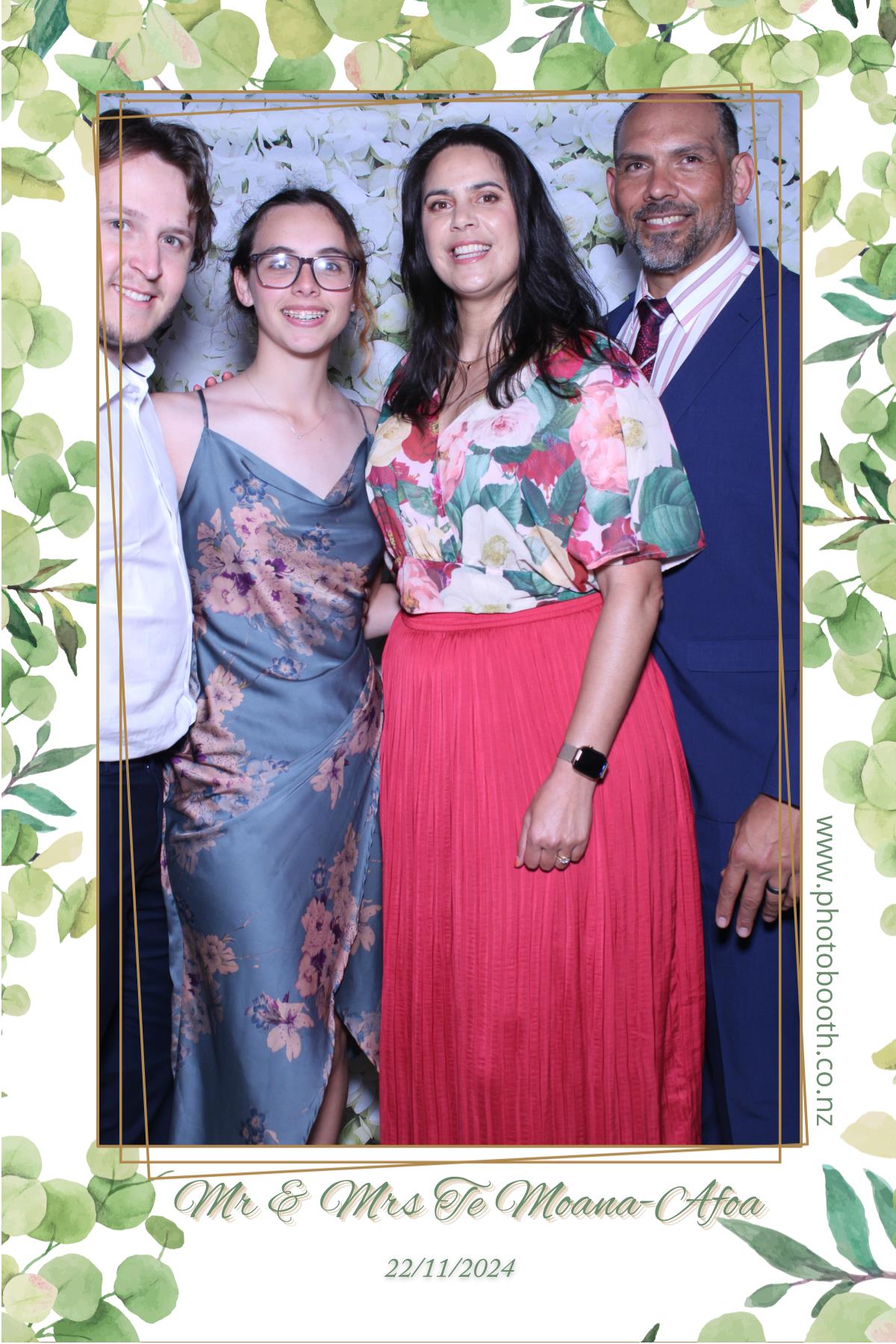 Mr & Mrs Te Moana-Afoa's Wedding | View more photos from the event at gallery.photobooth.co.nz/u/SelfieCentral/Mr-Mrs-Te-Moana-Afoas-Wedding