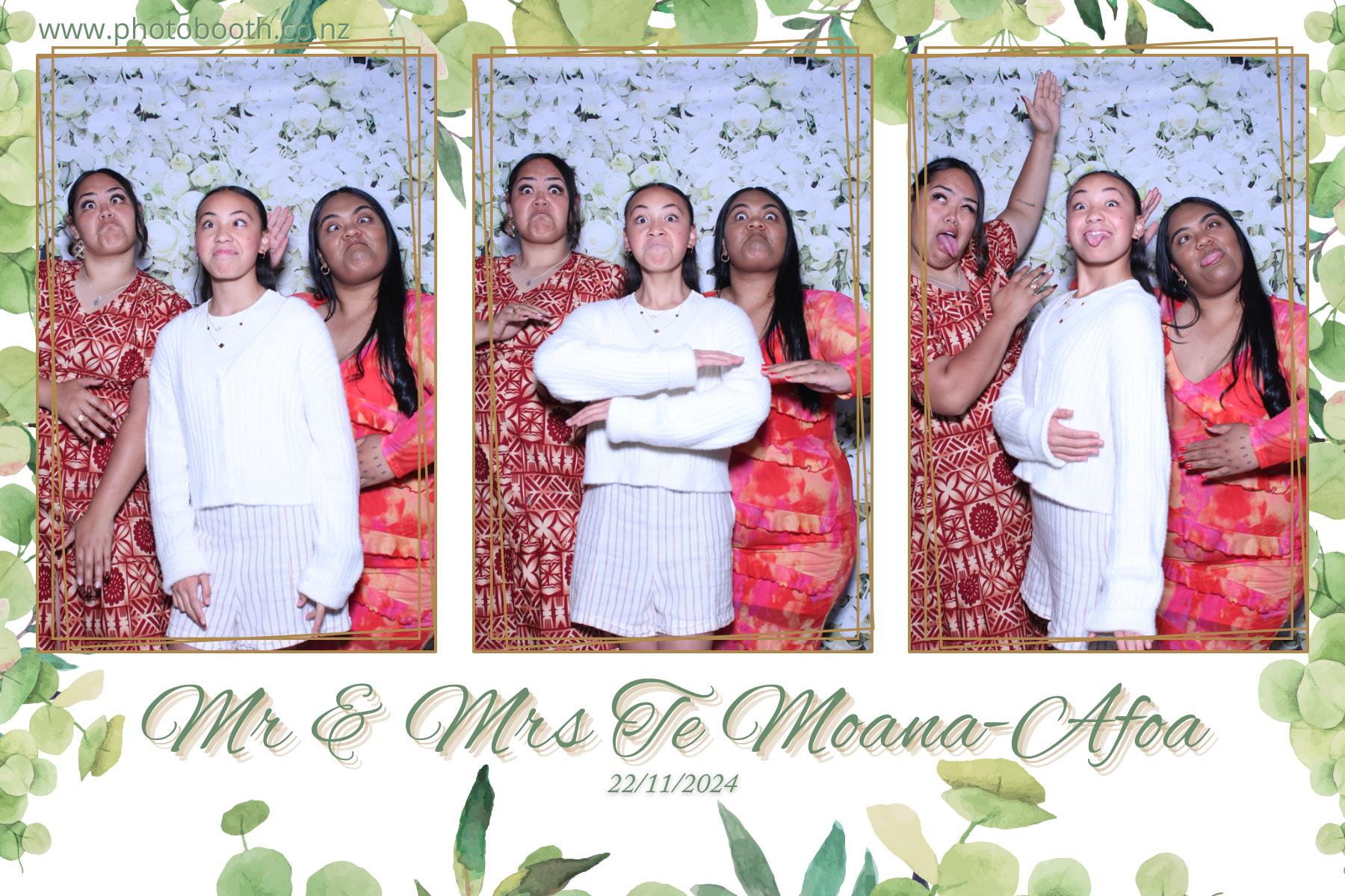 Mr & Mrs Te Moana-Afoa's Wedding | View more photos from the event at gallery.photobooth.co.nz/u/SelfieCentral/Mr-Mrs-Te-Moana-Afoas-Wedding
