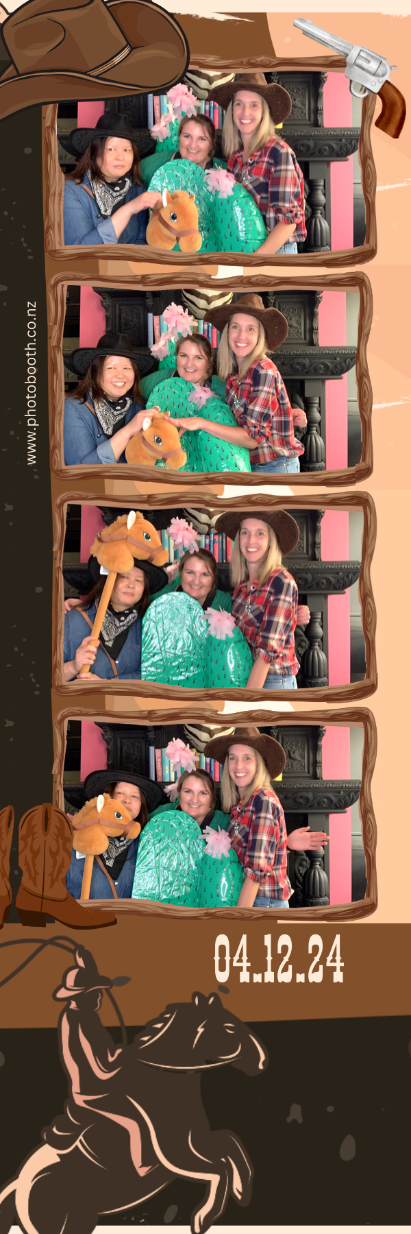PHD Media Christmas Party | View more photos from the event at gallery.photobooth.co.nz/u/SelfieCentral/PHD-Media-Christmas-Party