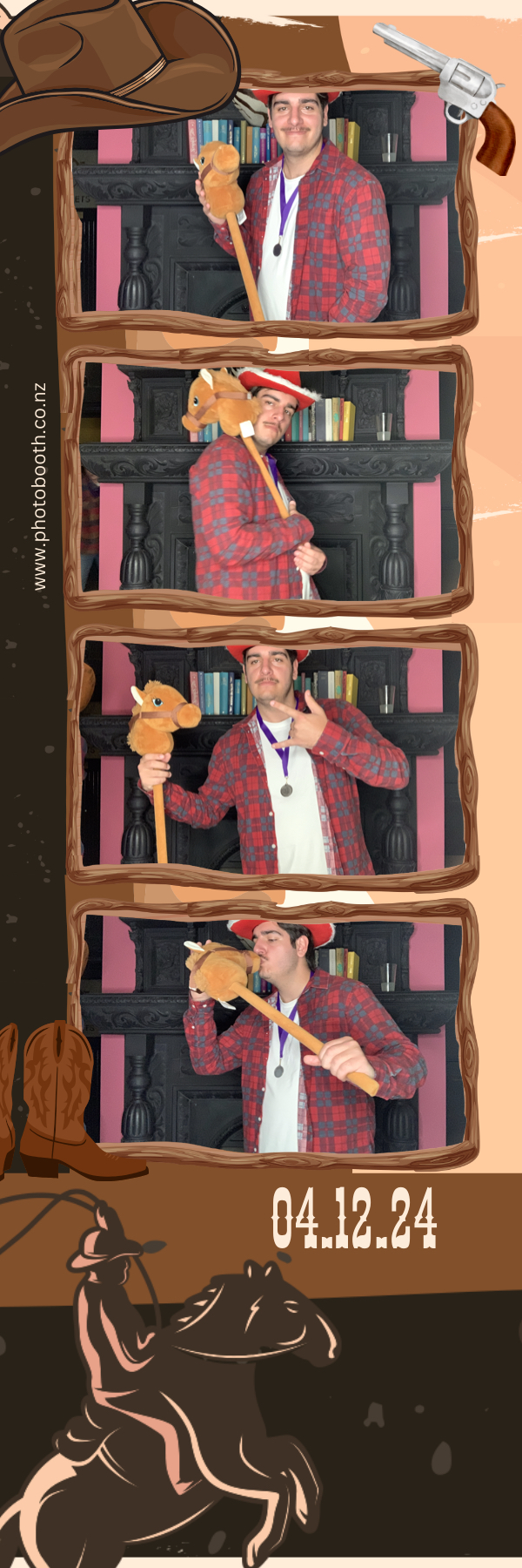 PHD Media Christmas Party | View more photos from the event at gallery.photobooth.co.nz/u/SelfieCentral/PHD-Media-Christmas-Party