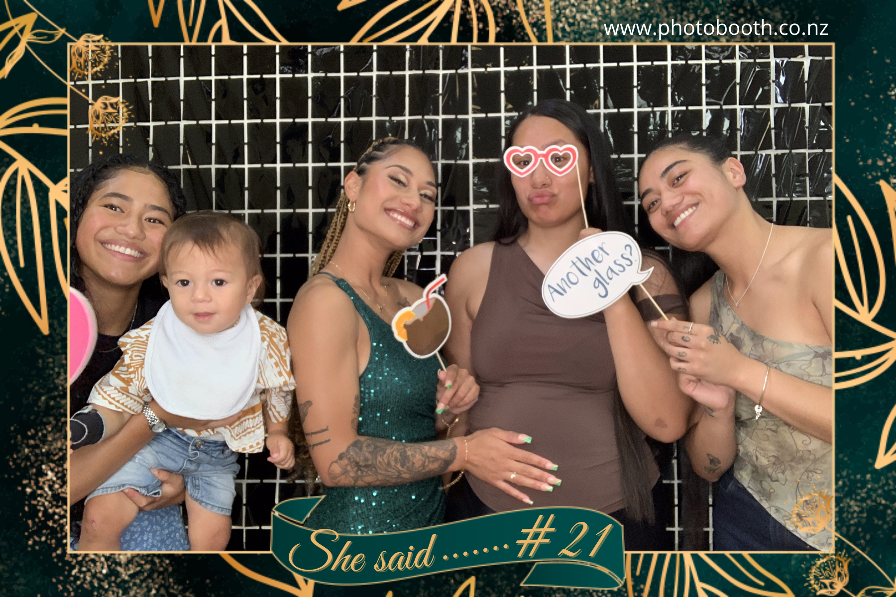 Tara's 21st | View more photos from the event at gallery.photobooth.co.nz/u/SelfieCentral/Taras-21st
