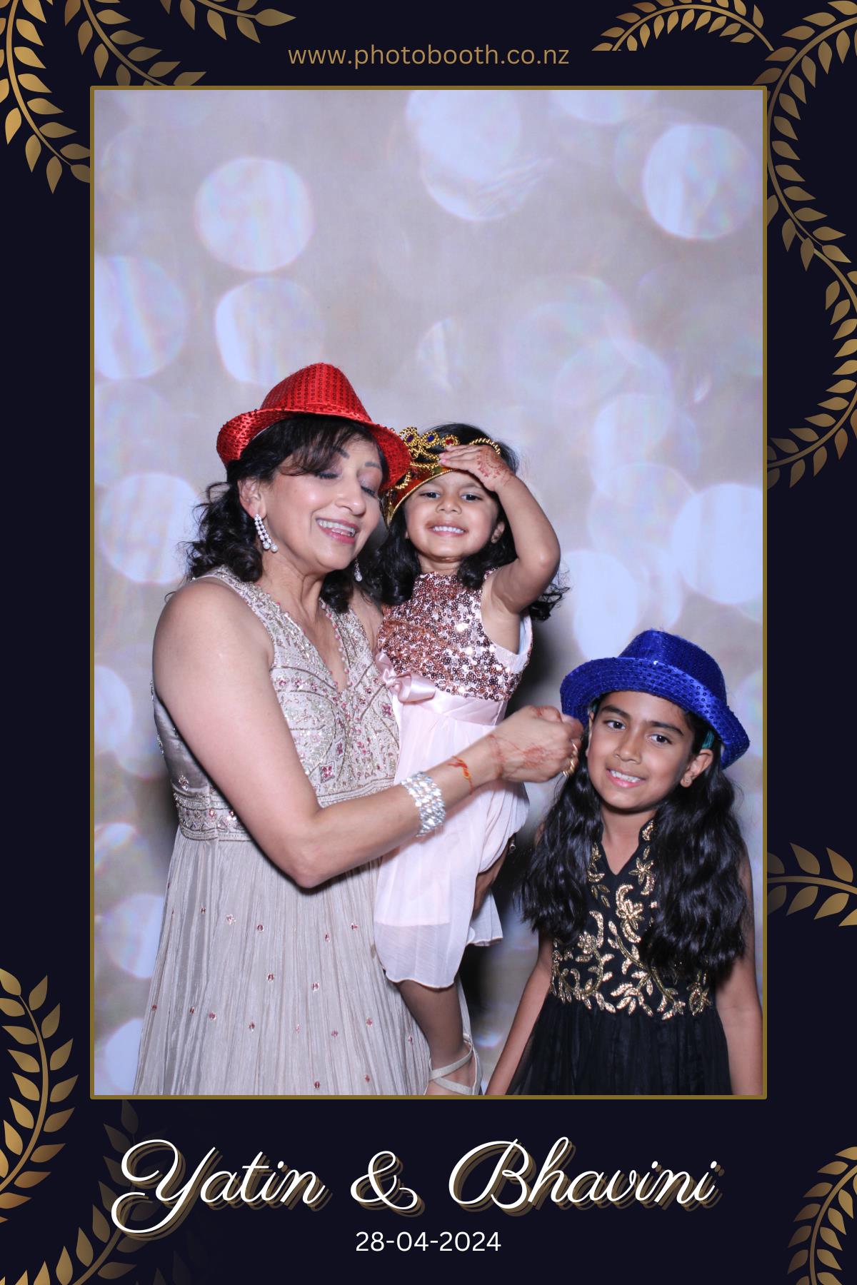 Yatin & Bhavini's Wedding | View more photos from the event at gallery.photobooth.co.nz/u/SelfieCentral/Yatin-Bhavinis-Wedding