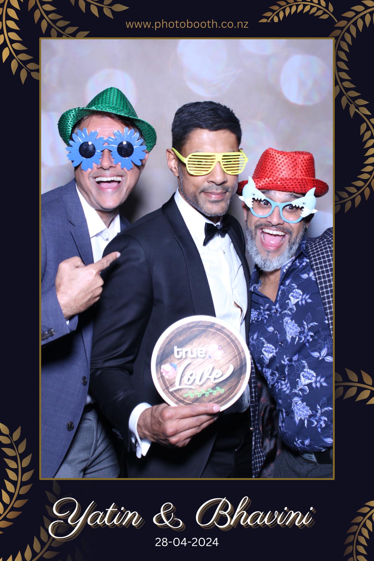 Yatin & Bhavini's Wedding | View more photos from the event at gallery.photobooth.co.nz/u/SelfieCentral/Yatin-Bhavinis-Wedding