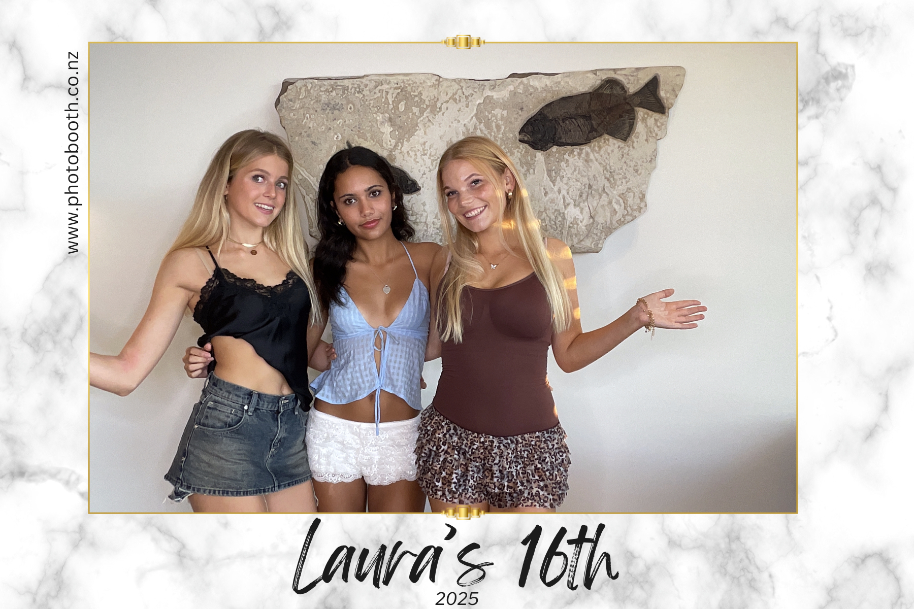 Laura's 16th | View more photos from the event at gallery.photobooth.co.nz/u/SelfieCentral/Lauras-16th