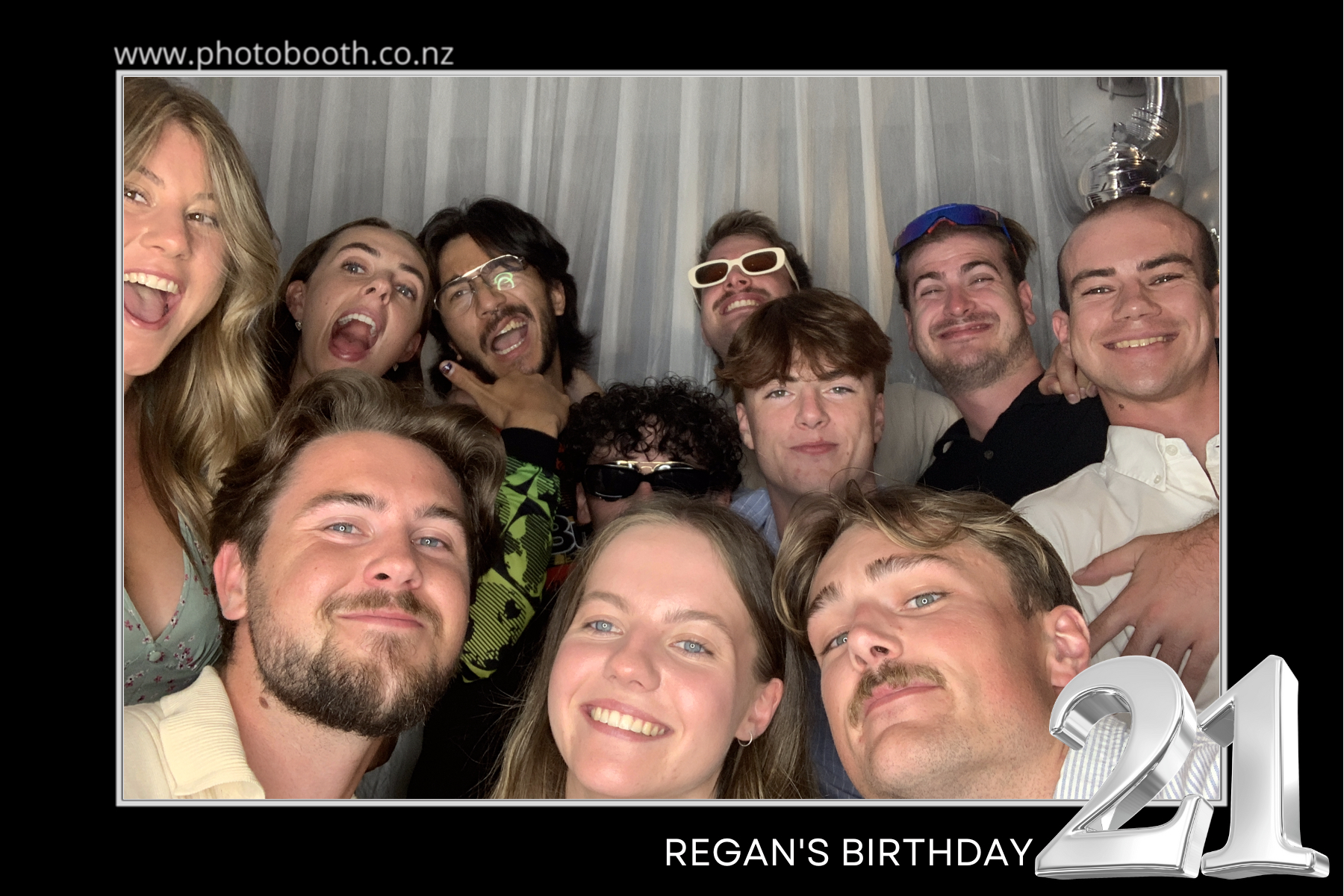 Regan's 21st | View more photos from the event at gallery.photobooth.co.nz/u/SelfieCentral/Regans-21st