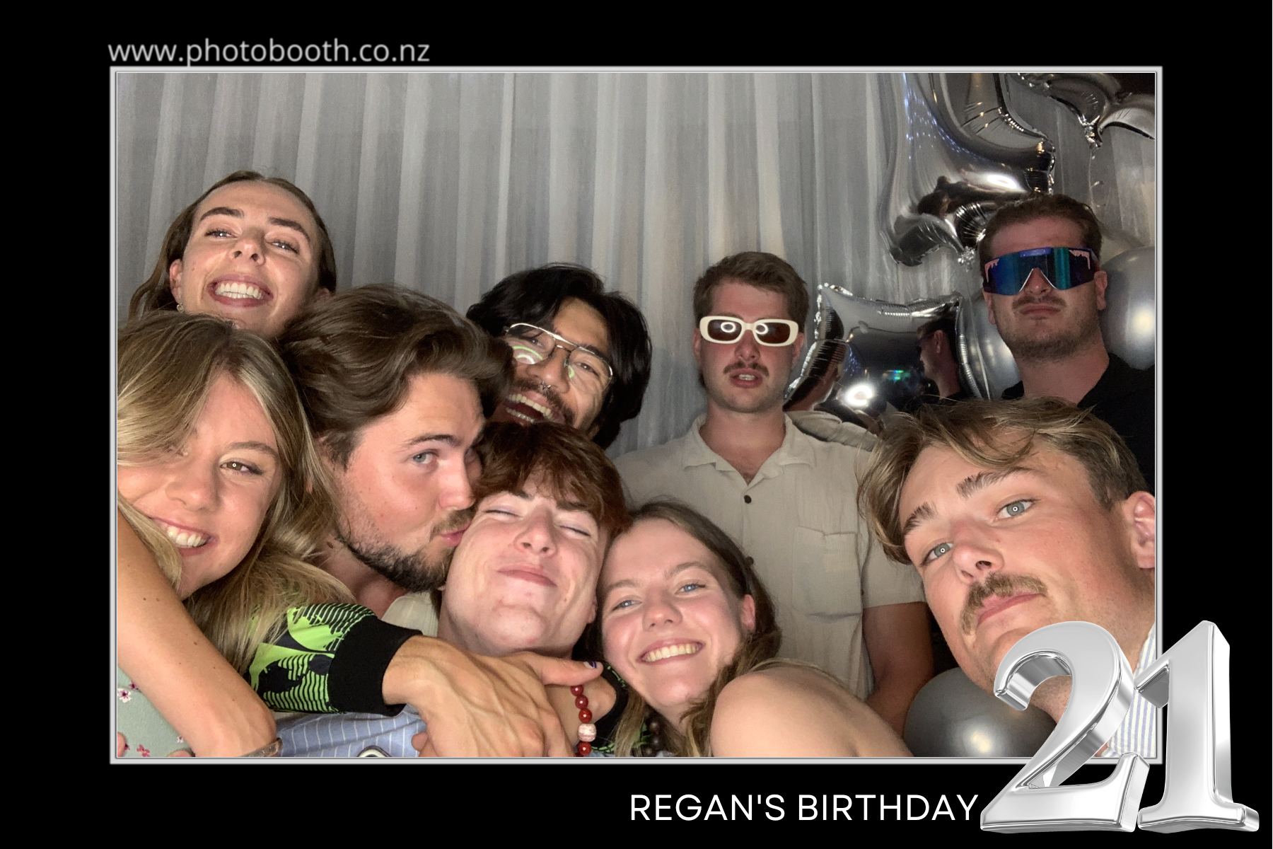 Regan's 21st | View more photos from the event at gallery.photobooth.co.nz/u/SelfieCentral/Regans-21st