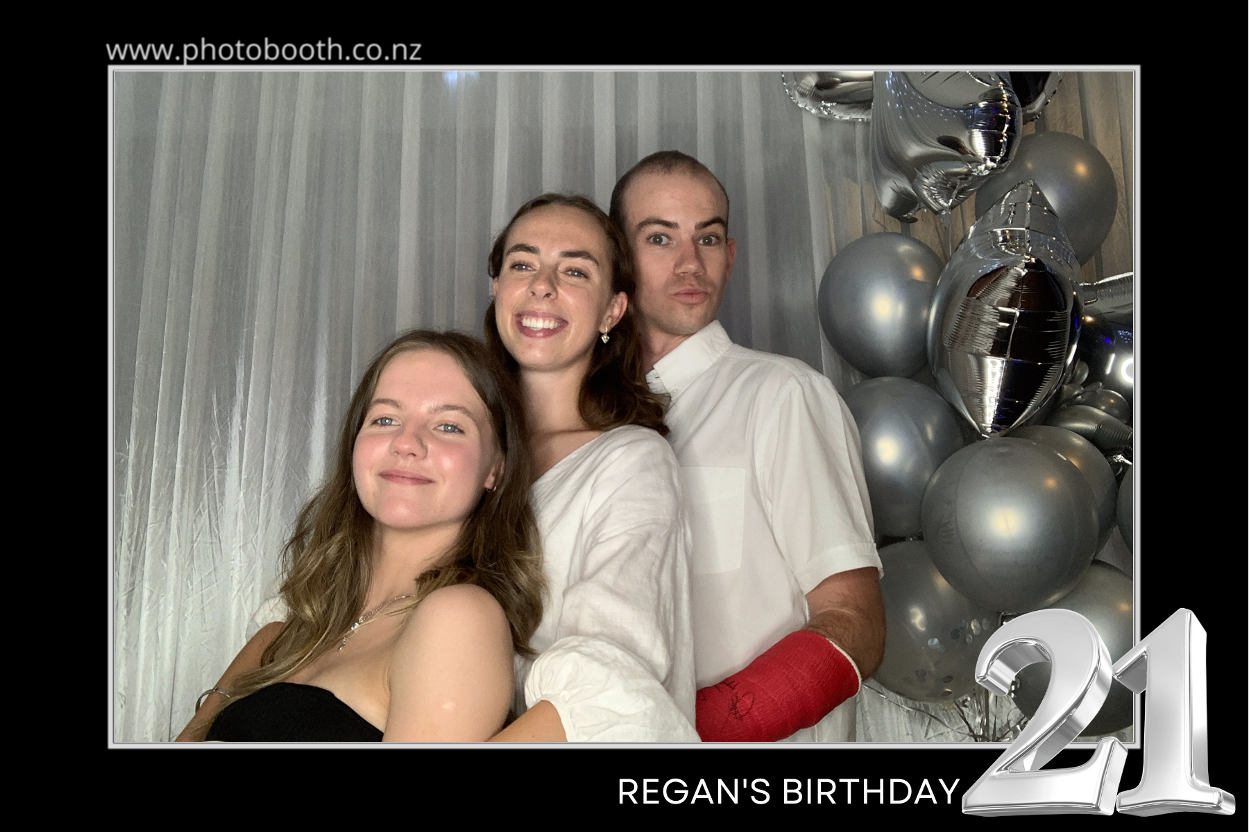 Regan's 21st | View more photos from the event at gallery.photobooth.co.nz/u/SelfieCentral/Regans-21st