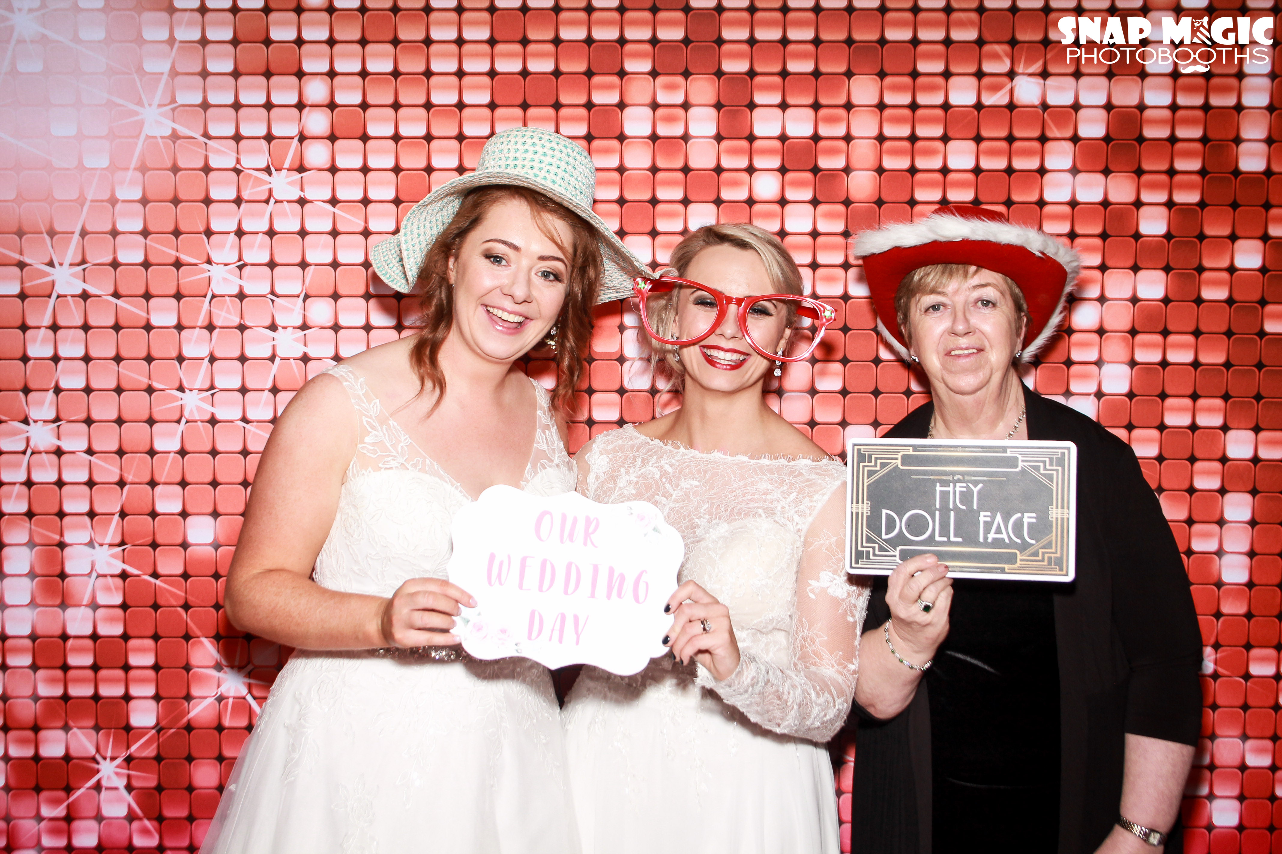 Keri & Belinda | View more photos from the event at gallery.snapmagic.ie/u/SnapMagic/Keri-Belinda