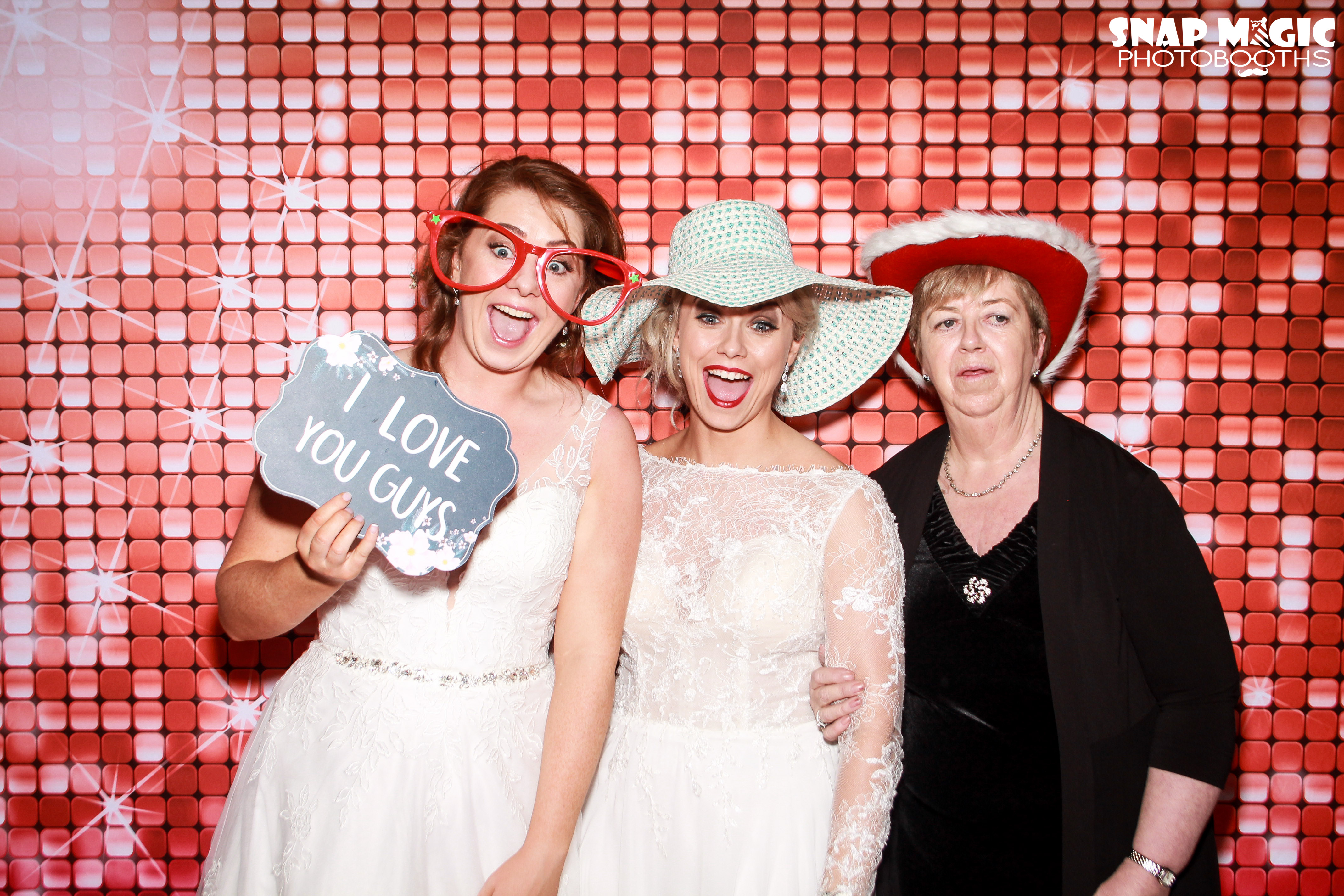 Keri & Belinda | View more photos from the event at gallery.snapmagic.ie/u/SnapMagic/Keri-Belinda