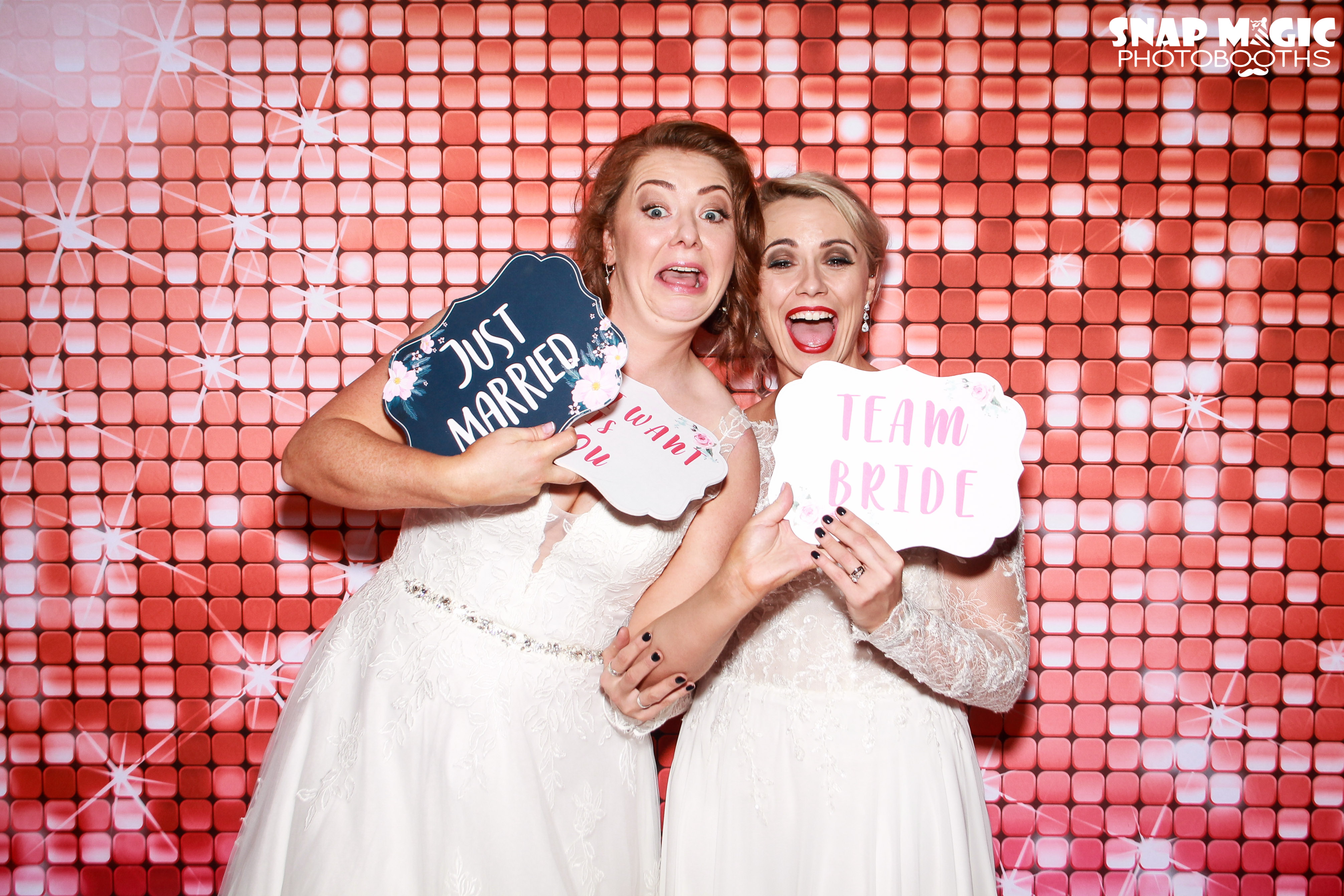 Keri & Belinda | View more photos from the event at gallery.snapmagic.ie/u/SnapMagic/Keri-Belinda