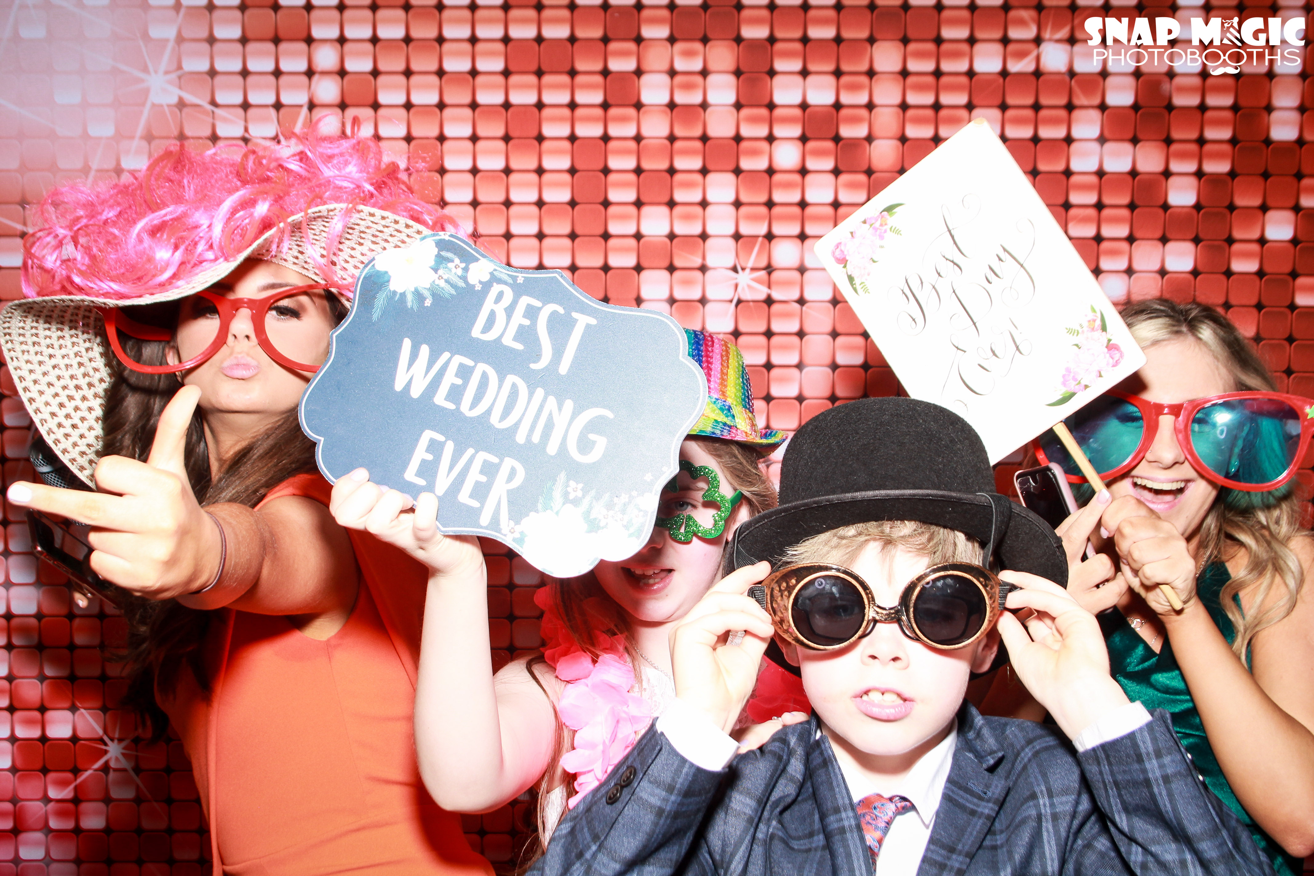 Keri & Belinda | View more photos from the event at gallery.snapmagic.ie/u/SnapMagic/Keri-Belinda