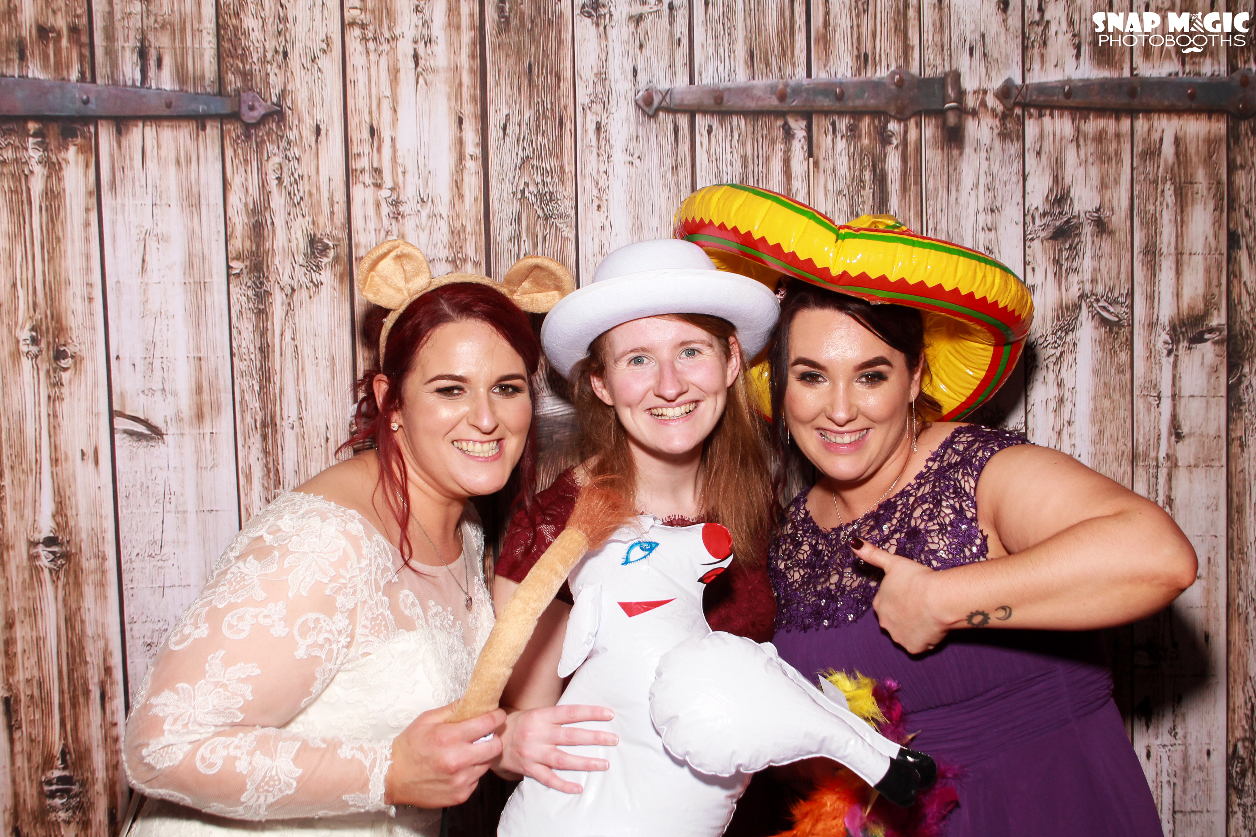 Leonora & James Wedding | View more photos from the event at gallery.snapmagic.ie/u/SnapMagic/Leonora-James-Wedding