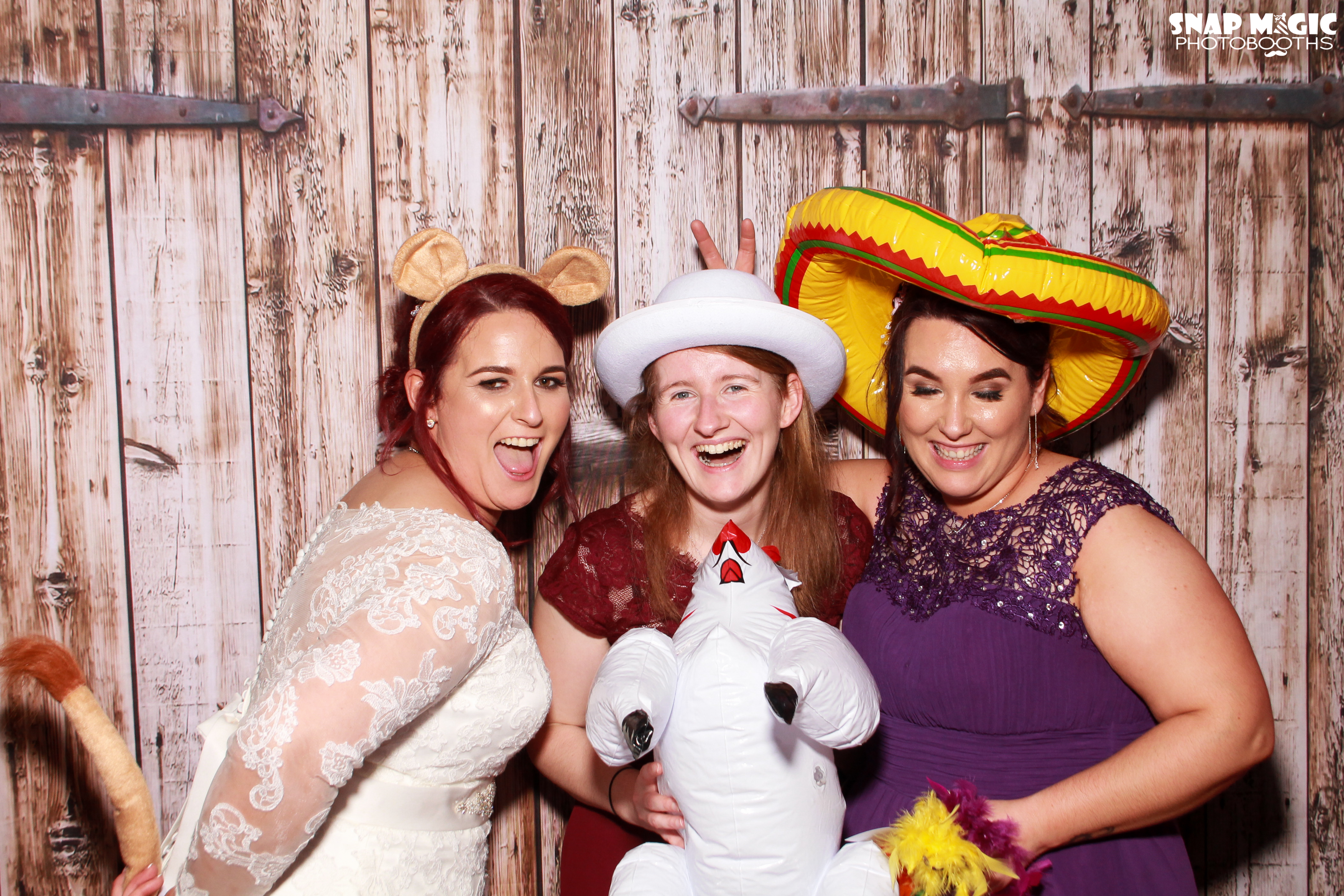 Leonora & James Wedding | View more photos from the event at gallery.snapmagic.ie/u/SnapMagic/Leonora-James-Wedding