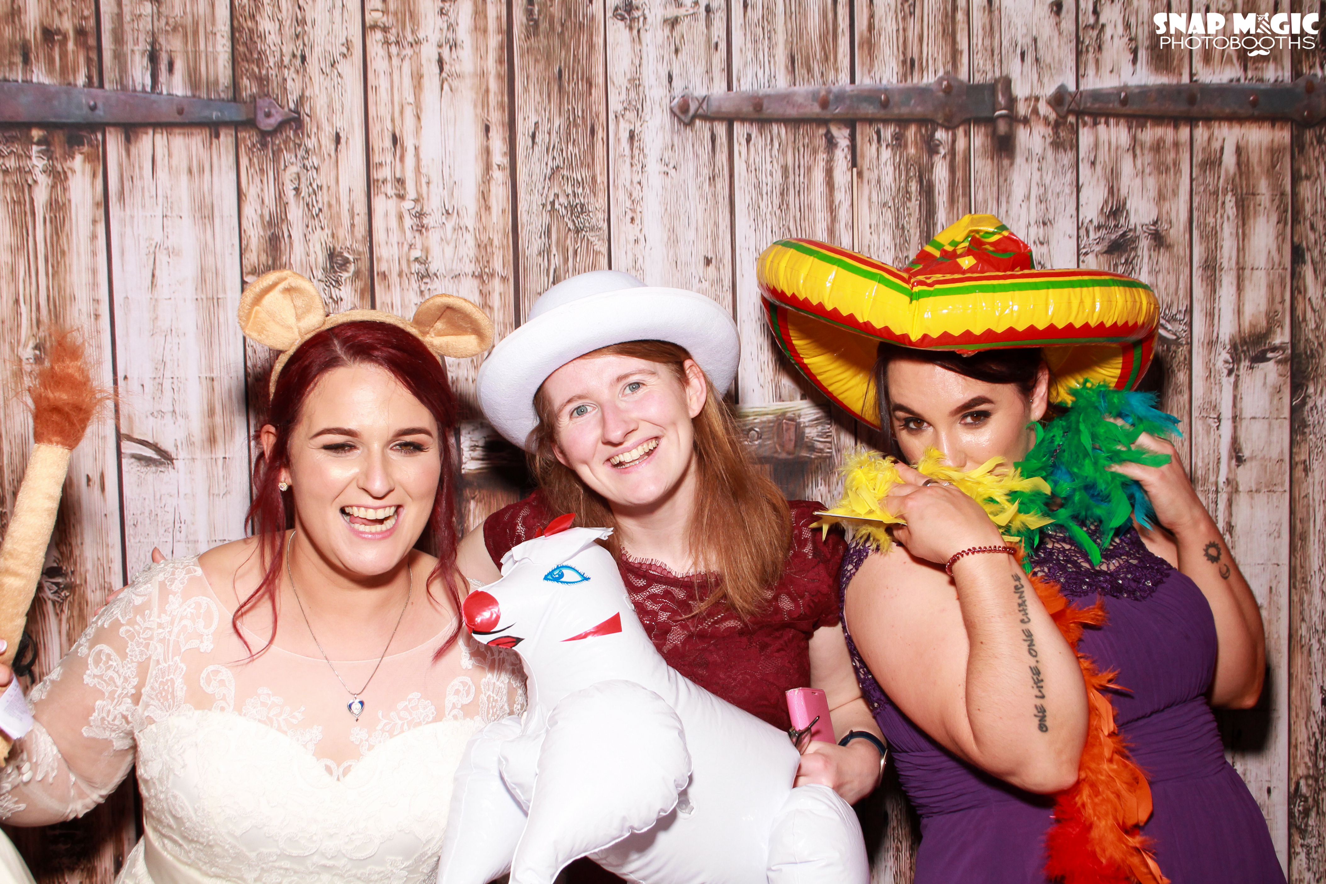 Leonora & James Wedding | View more photos from the event at gallery.snapmagic.ie/u/SnapMagic/Leonora-James-Wedding