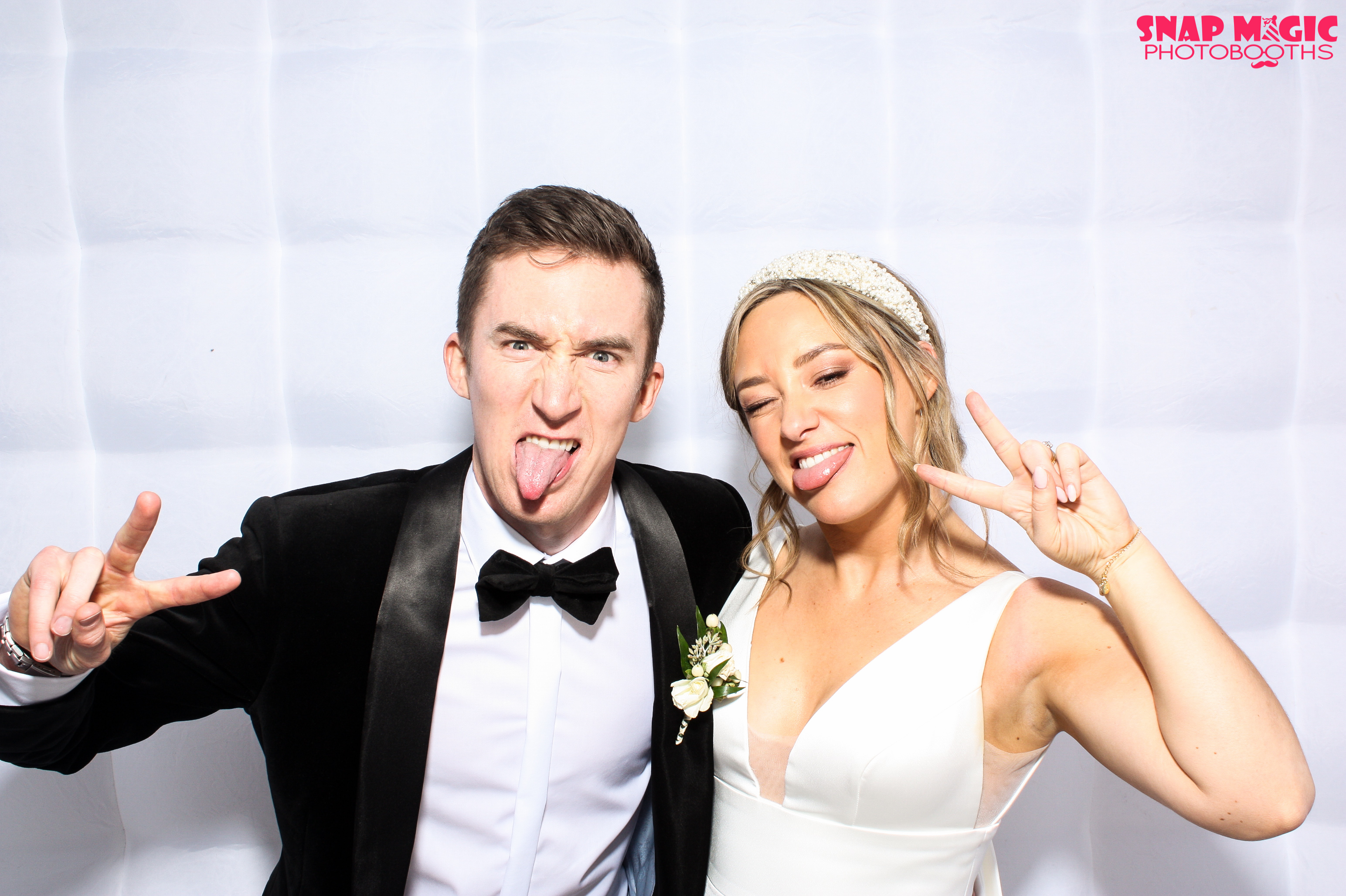Olivia & Richard | View more photos from the event at gallery.snapmagic.ie/u/SnapMagic/Olivia-Richard