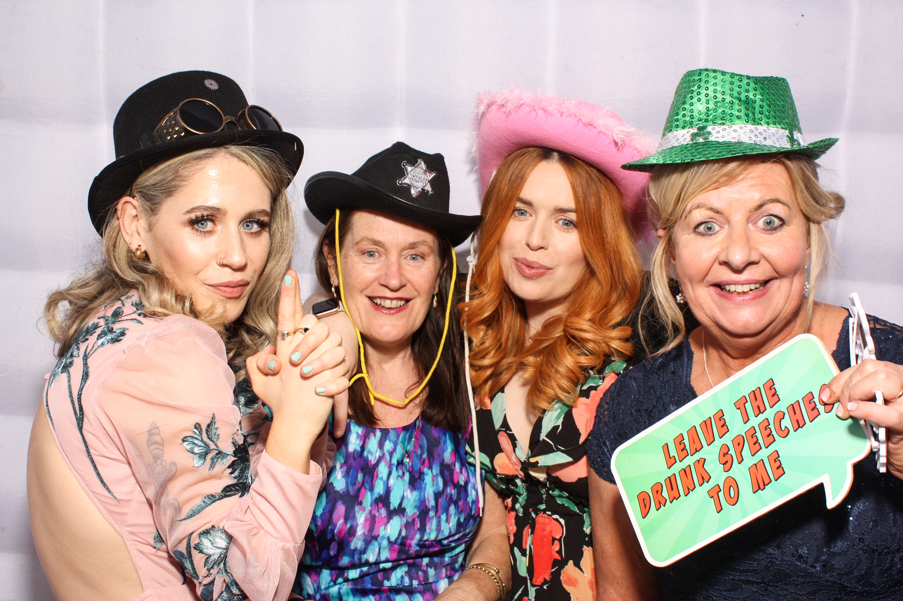 Hannah & Ronan's Wedding | View more photos from the event at gallery.snapmagic.ie/u/SnapMagic/Hannah-Ronans-Wedding