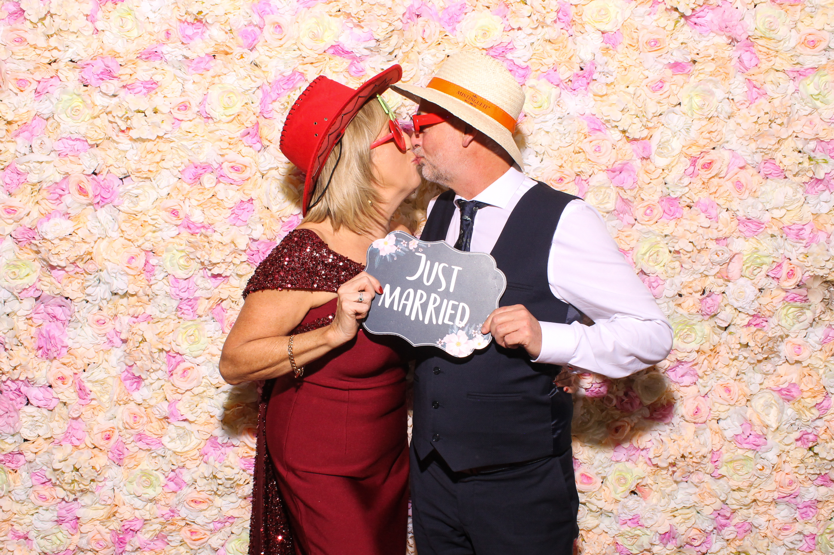 Caroline & Enda's Wedding | View more photos from the event at gallery.snapmagic.ie/u/SnapMagic/Caroline-Endas-Wedding