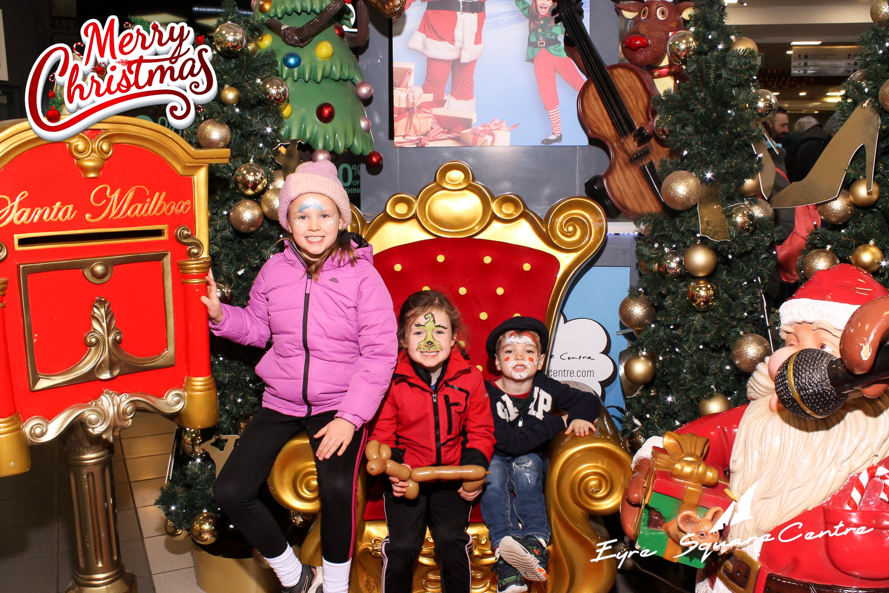 Eyre Square Shopping Centre Xmas Photobooth | View more photos from the event at gallery.snapmagic.ie/u/SnapMagic/Eyre-Square-Shopping-Centre-Xmas-Photobooth