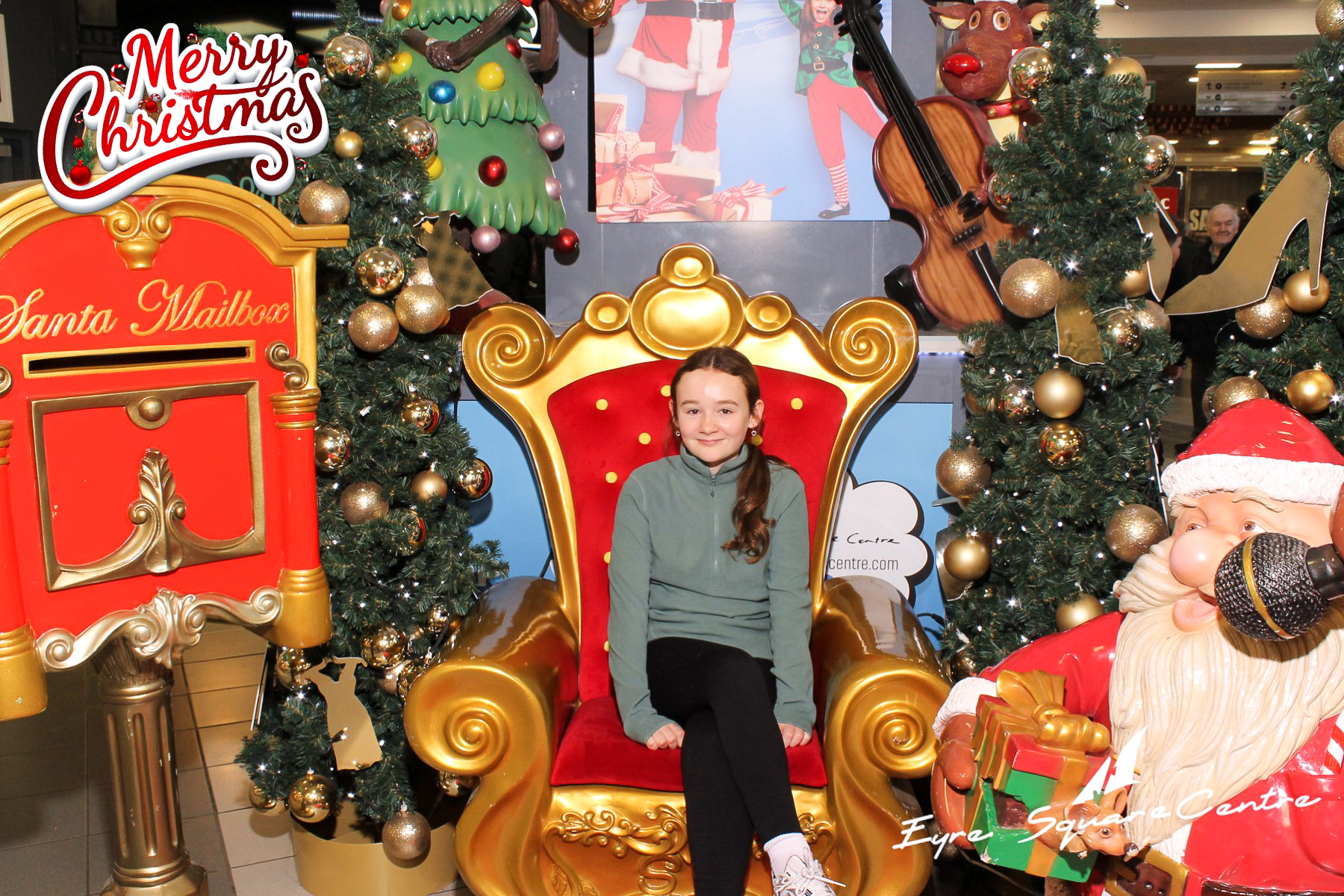 Eyre Square Shopping Centre Xmas Photobooth | View more photos from the event at gallery.snapmagic.ie/u/SnapMagic/Eyre-Square-Shopping-Centre-Xmas-Photobooth