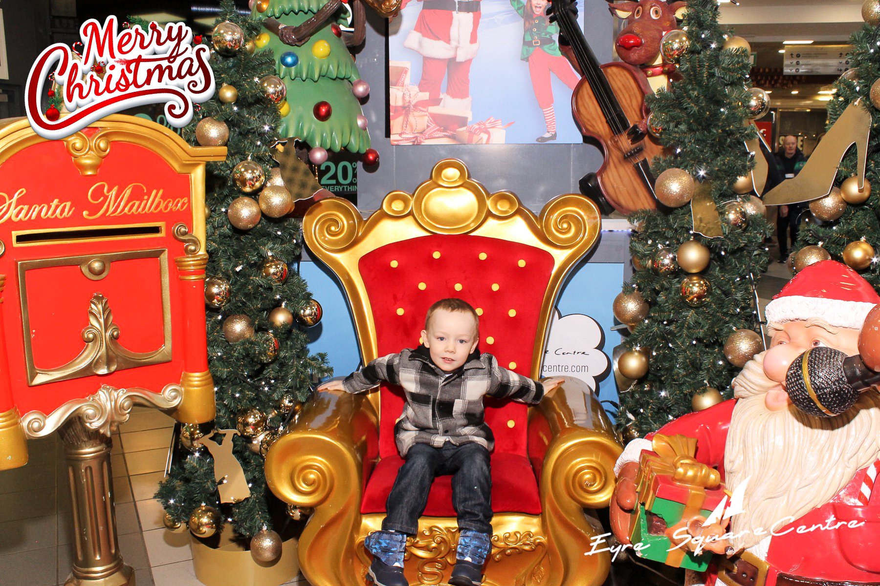 Eyre Square Shopping Centre Xmas Photobooth | View more photos from the event at gallery.snapmagic.ie/u/SnapMagic/Eyre-Square-Shopping-Centre-Xmas-Photobooth