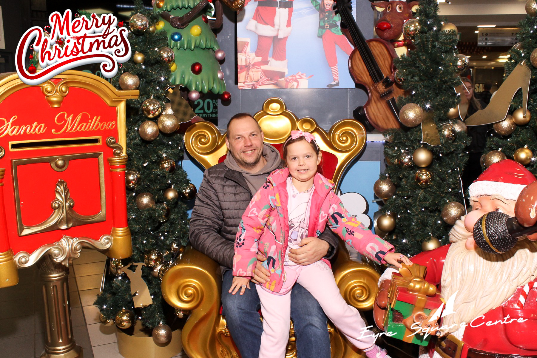 Eyre Square Shopping Centre Xmas Photobooth | View more photos from the event at gallery.snapmagic.ie/u/SnapMagic/Eyre-Square-Shopping-Centre-Xmas-Photobooth