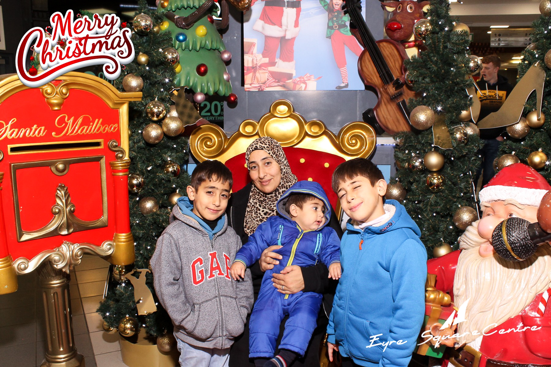 Eyre Square Shopping Centre Xmas Photobooth | View more photos from the event at gallery.snapmagic.ie/u/SnapMagic/Eyre-Square-Shopping-Centre-Xmas-Photobooth