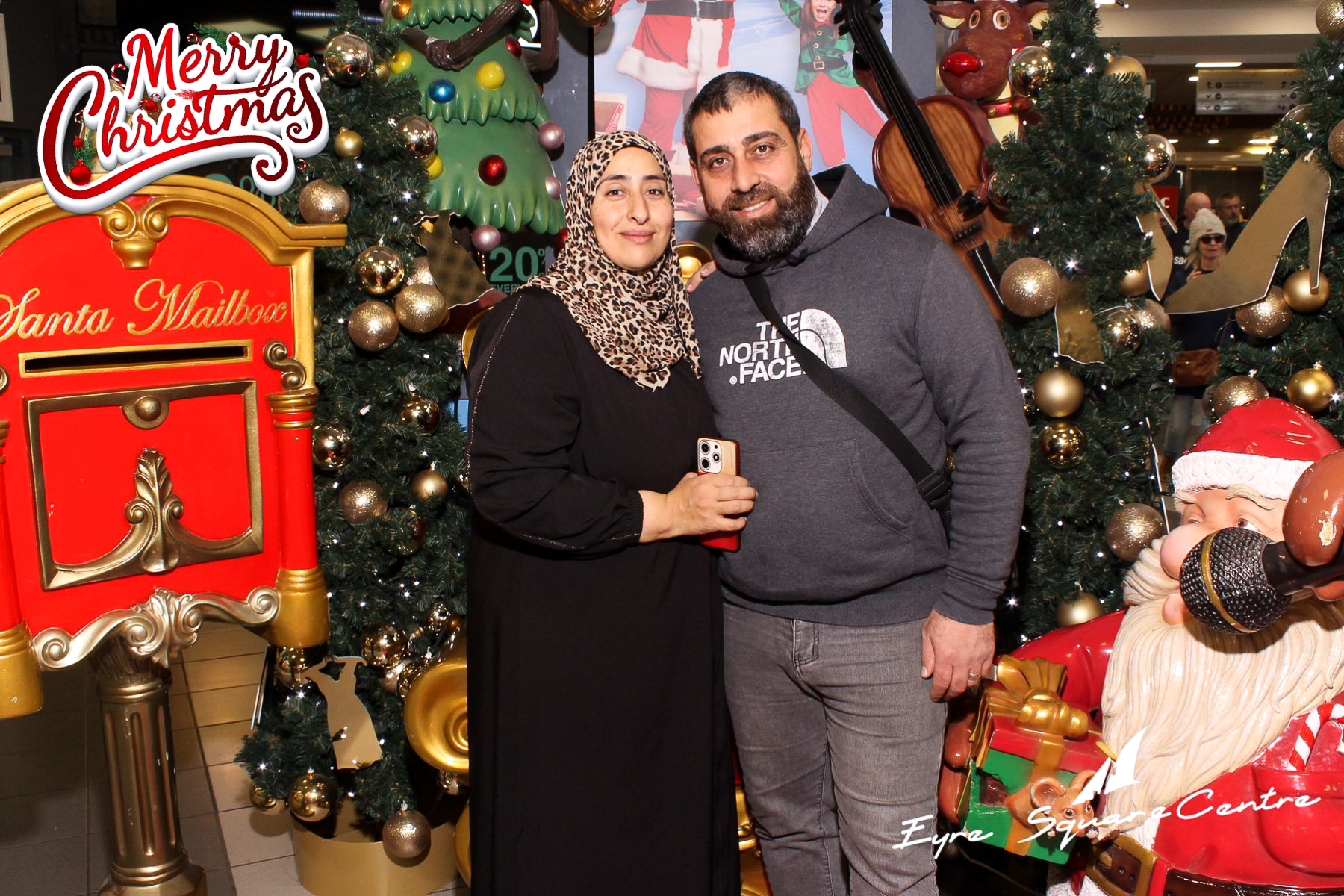 Eyre Square Shopping Centre Xmas Photobooth | View more photos from the event at gallery.snapmagic.ie/u/SnapMagic/Eyre-Square-Shopping-Centre-Xmas-Photobooth