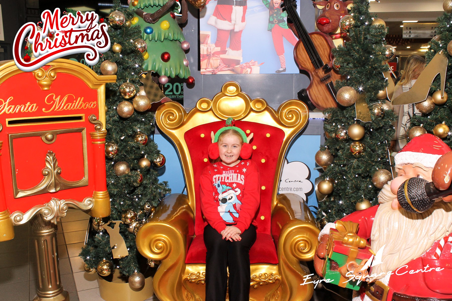 Eyre Square Shopping Centre Xmas Photobooth | View more photos from the event at gallery.snapmagic.ie/u/SnapMagic/Eyre-Square-Shopping-Centre-Xmas-Photobooth
