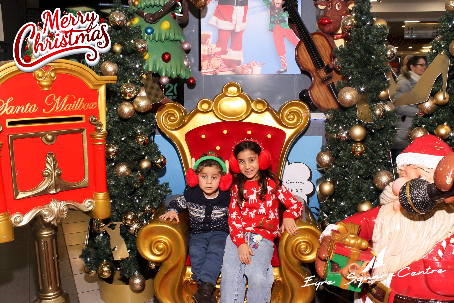 Eyre Square Shopping Centre Xmas Photobooth | View more photos from the event at gallery.snapmagic.ie/u/SnapMagic/Eyre-Square-Shopping-Centre-Xmas-Photobooth