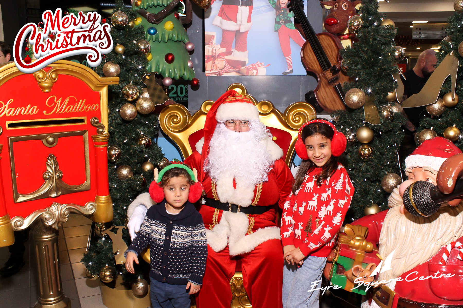 Eyre Square Shopping Centre Xmas Photobooth | View more photos from the event at gallery.snapmagic.ie/u/SnapMagic/Eyre-Square-Shopping-Centre-Xmas-Photobooth