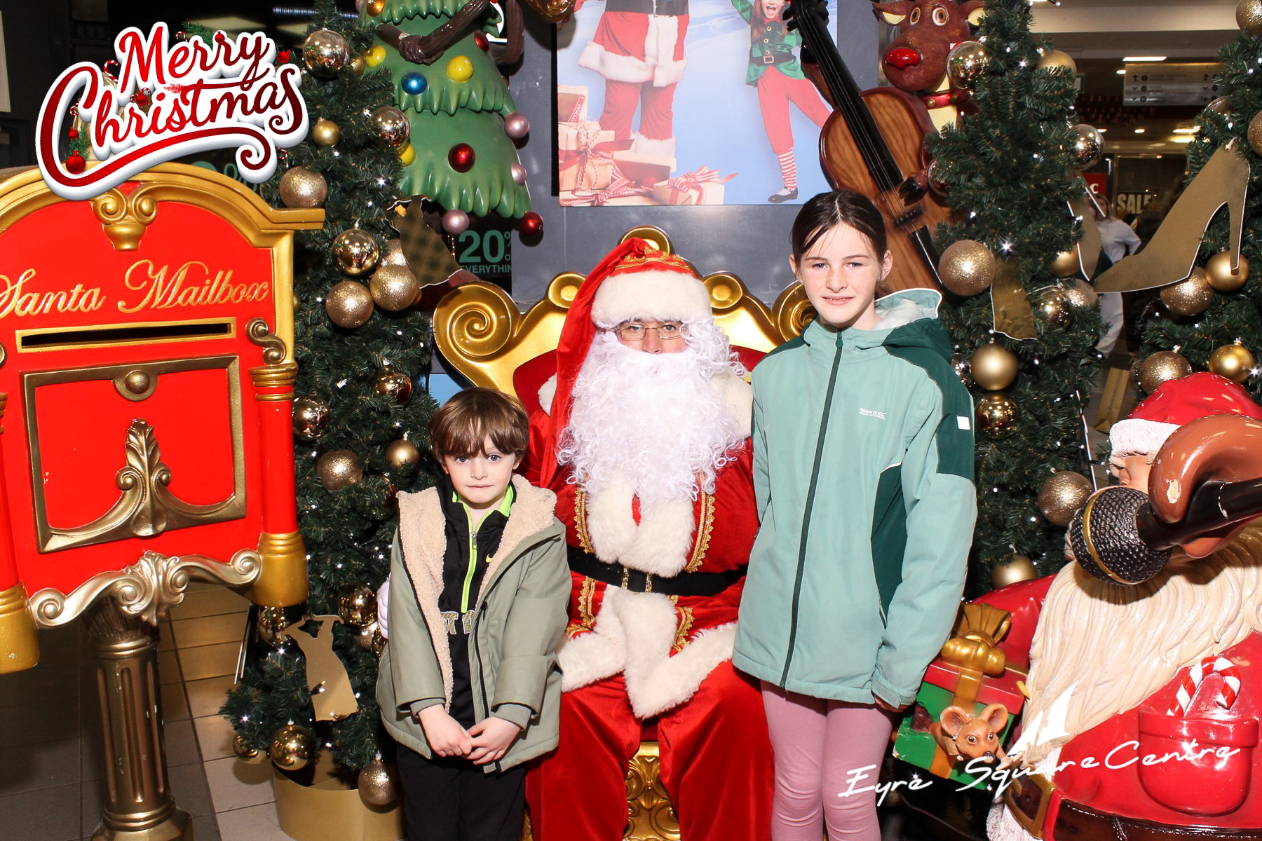 Eyre Square Shopping Centre Xmas Photobooth | View more photos from the event at gallery.snapmagic.ie/u/SnapMagic/Eyre-Square-Shopping-Centre-Xmas-Photobooth