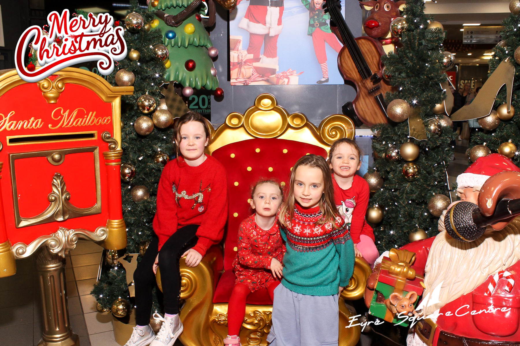 Eyre Square Shopping Centre Xmas Photobooth | View more photos from the event at gallery.snapmagic.ie/u/SnapMagic/Eyre-Square-Shopping-Centre-Xmas-Photobooth