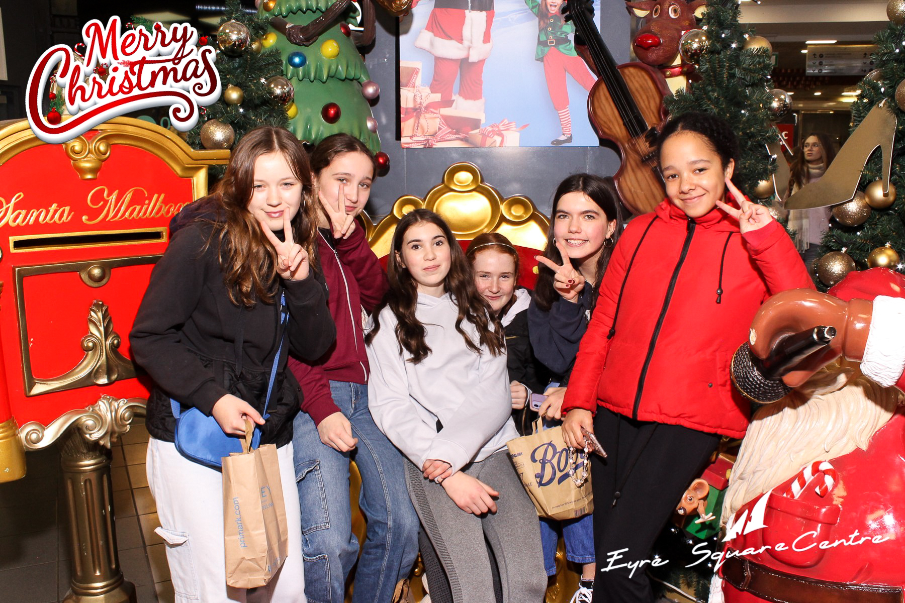 Eyre Square Shopping Centre Xmas Photobooth | View more photos from the event at gallery.snapmagic.ie/u/SnapMagic/Eyre-Square-Shopping-Centre-Xmas-Photobooth