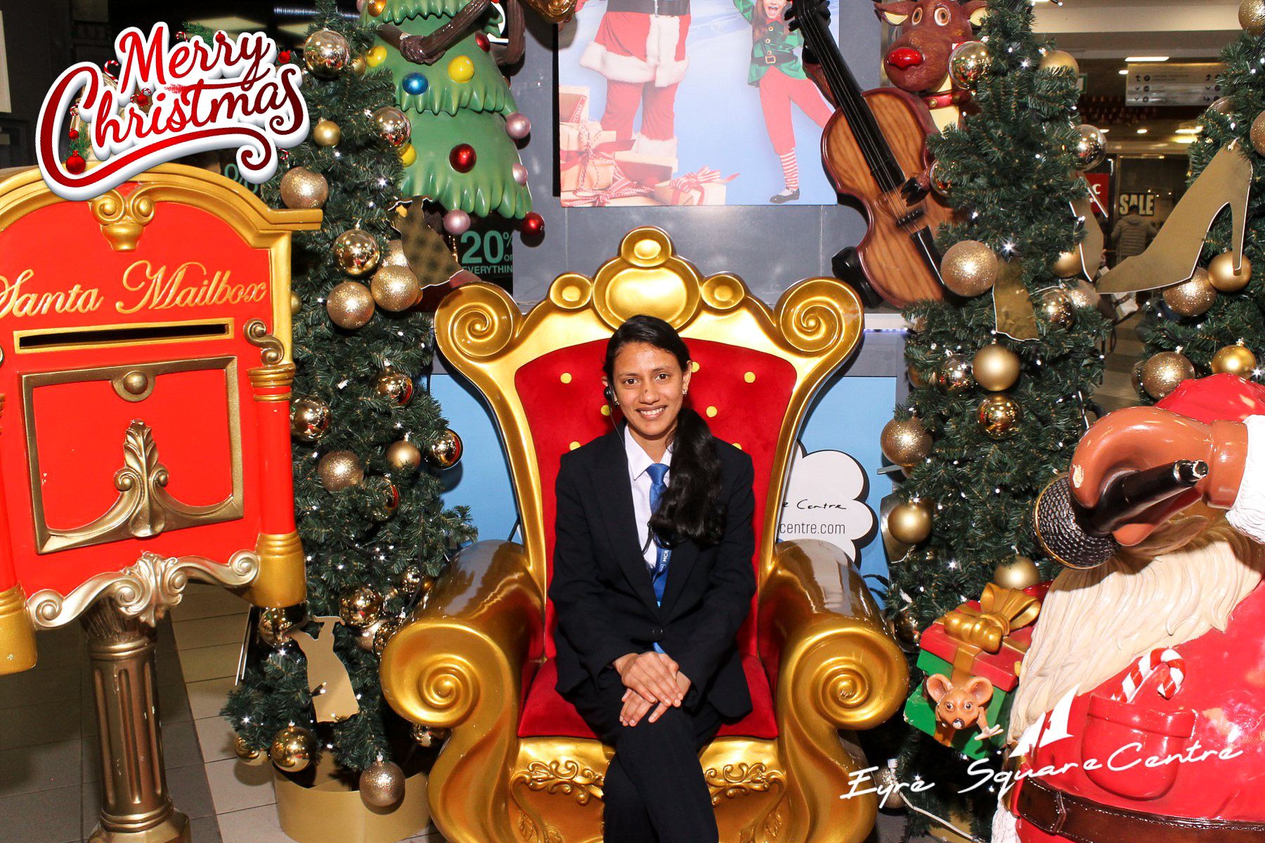Eyre Square Shopping Centre Xmas Photobooth | View more photos from the event at gallery.snapmagic.ie/u/SnapMagic/Eyre-Square-Shopping-Centre-Xmas-Photobooth