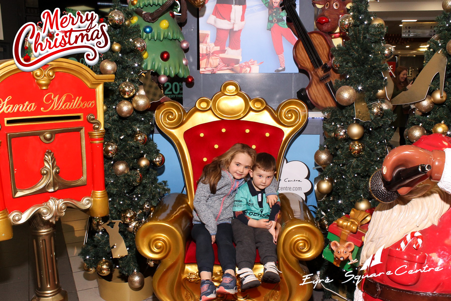 Eyre Square Shopping Centre Xmas Photobooth | View more photos from the event at gallery.snapmagic.ie/u/SnapMagic/Eyre-Square-Shopping-Centre-Xmas-Photobooth