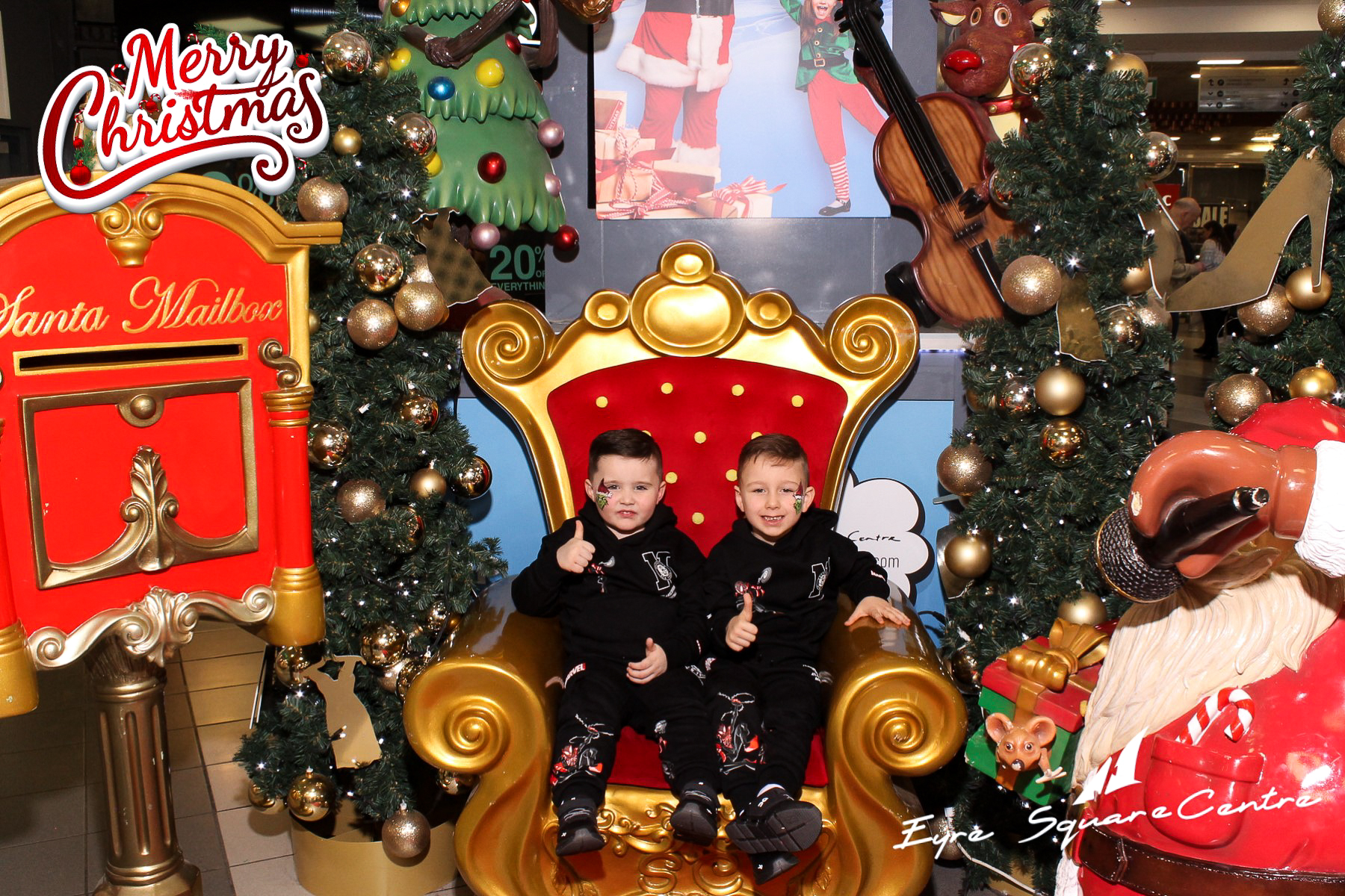 Eyre Square Shopping Centre Xmas Photobooth | View more photos from the event at gallery.snapmagic.ie/u/SnapMagic/Eyre-Square-Shopping-Centre-Xmas-Photobooth