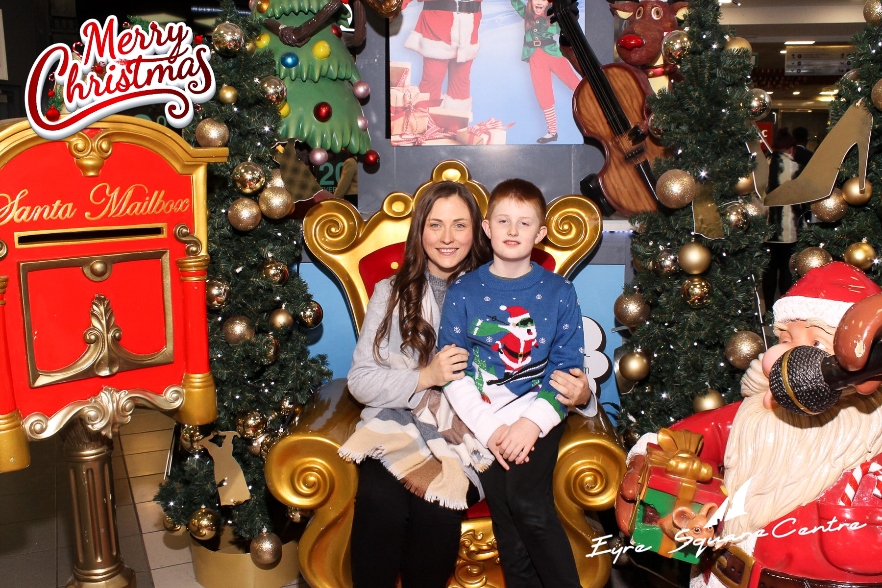 Eyre Square Shopping Centre Xmas Photobooth | View more photos from the event at gallery.snapmagic.ie/u/SnapMagic/Eyre-Square-Shopping-Centre-Xmas-Photobooth
