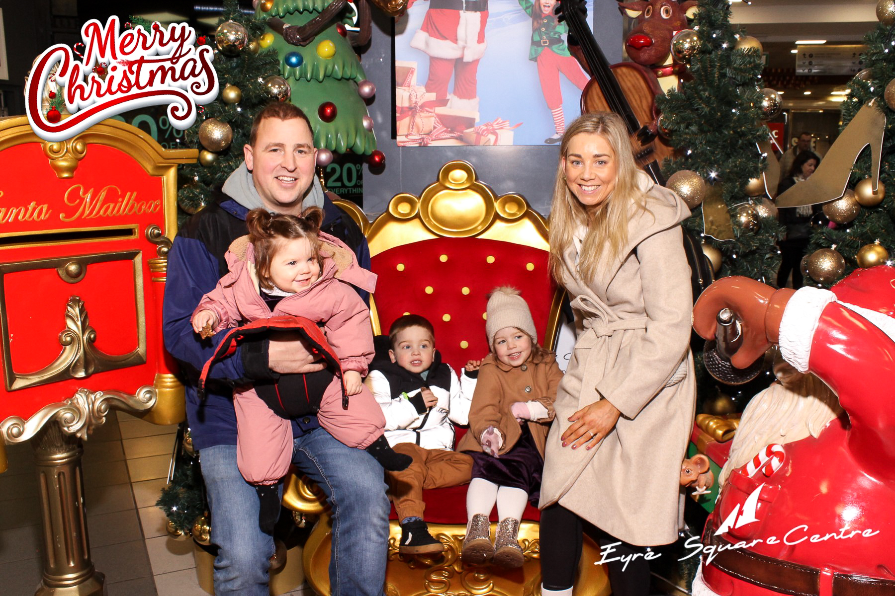 Eyre Square Shopping Centre Xmas Photobooth | View more photos from the event at gallery.snapmagic.ie/u/SnapMagic/Eyre-Square-Shopping-Centre-Xmas-Photobooth