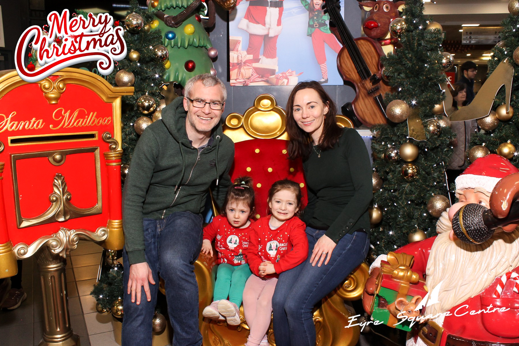Eyre Square Shopping Centre Xmas Photobooth | View more photos from the event at gallery.snapmagic.ie/u/SnapMagic/Eyre-Square-Shopping-Centre-Xmas-Photobooth