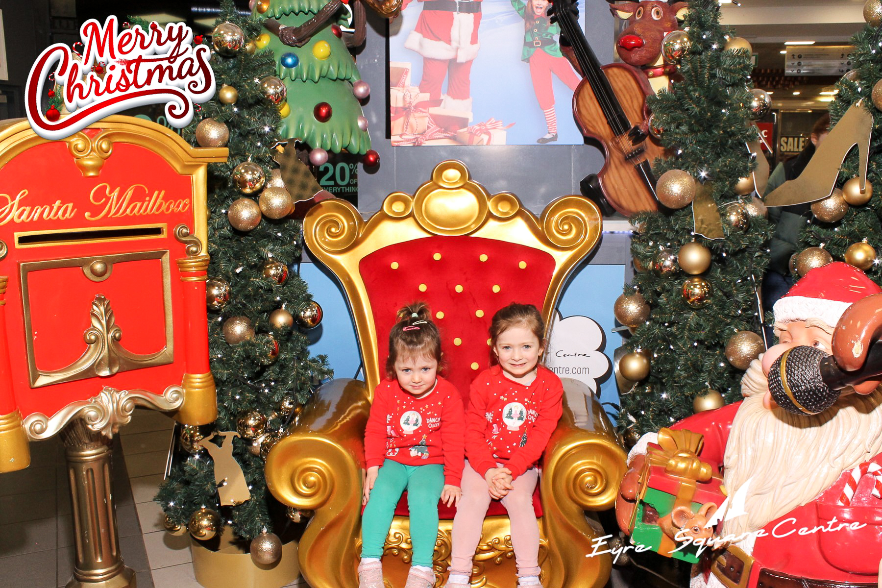Eyre Square Shopping Centre Xmas Photobooth | View more photos from the event at gallery.snapmagic.ie/u/SnapMagic/Eyre-Square-Shopping-Centre-Xmas-Photobooth