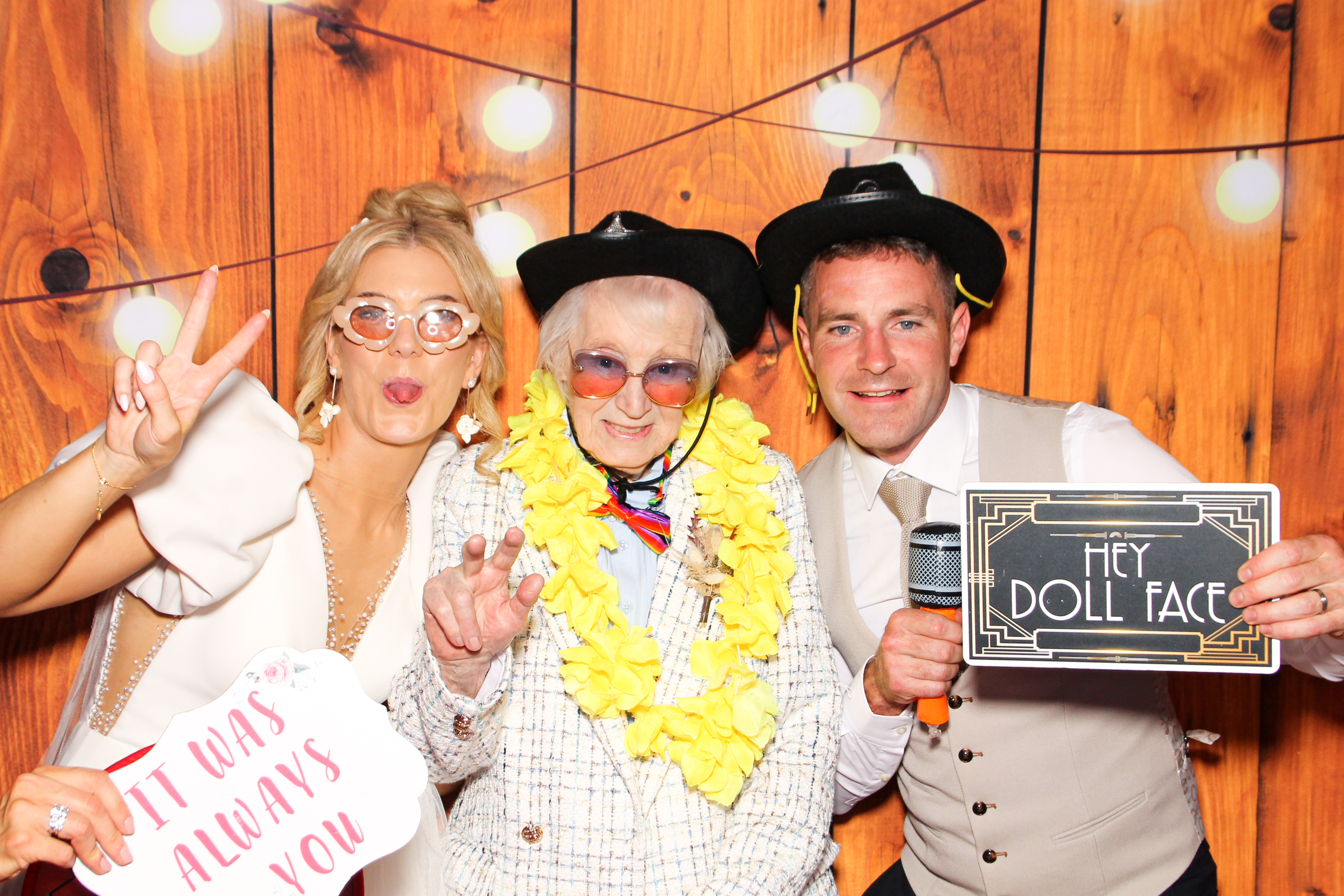 Hazel & John's Wedding | View more photos from the event at gallery.snapmagic.ie/u/SnapMagic/Hazel-Johns-Wedding