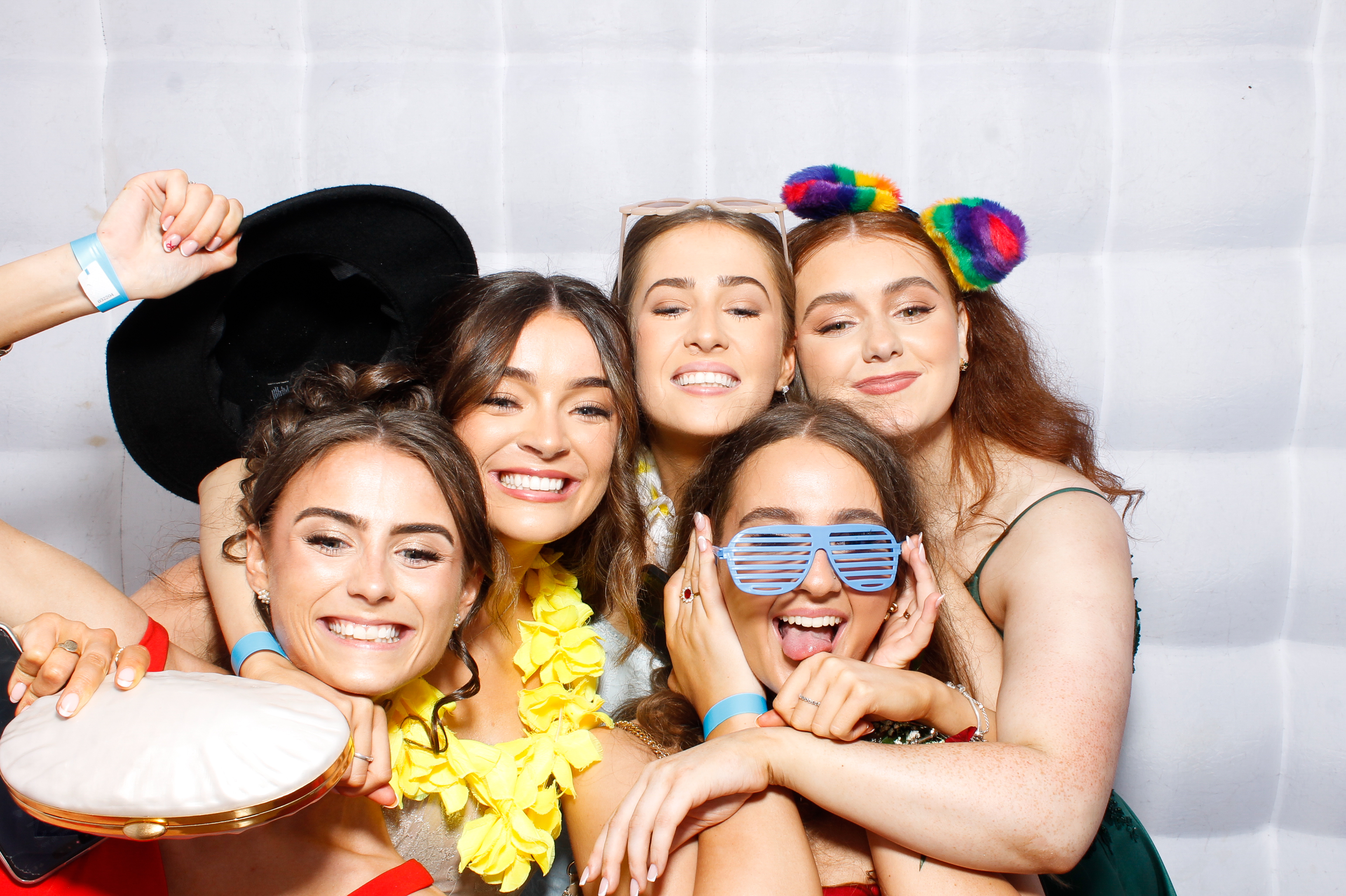 Carndonagh CS Formal '25 | View more photos from the event at gallery.snapmagic.ie/u/SnapMagic/Carndonagh-CS-Formal-25